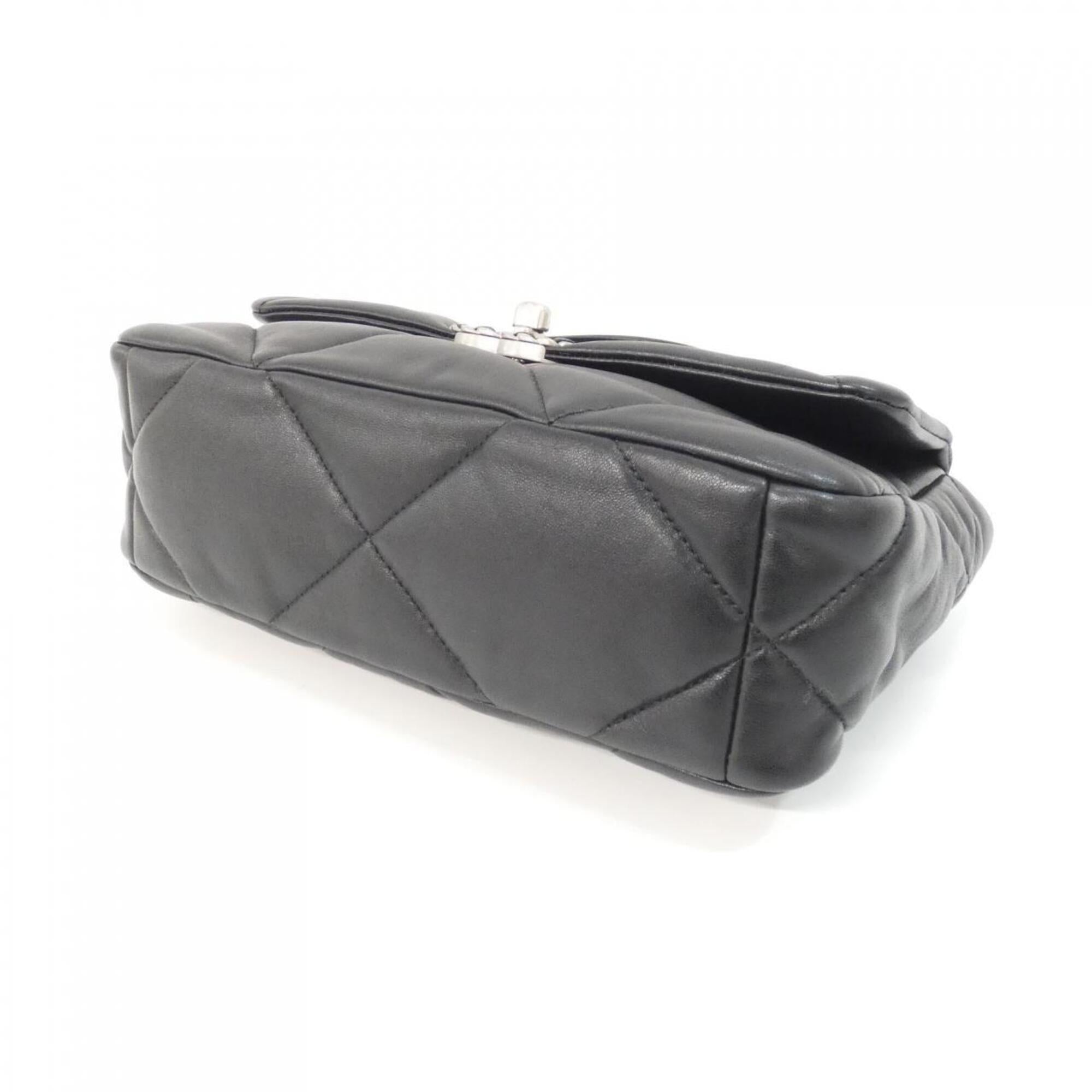 Chanel Black Leather Shoulder Bag (Pre-Owned)