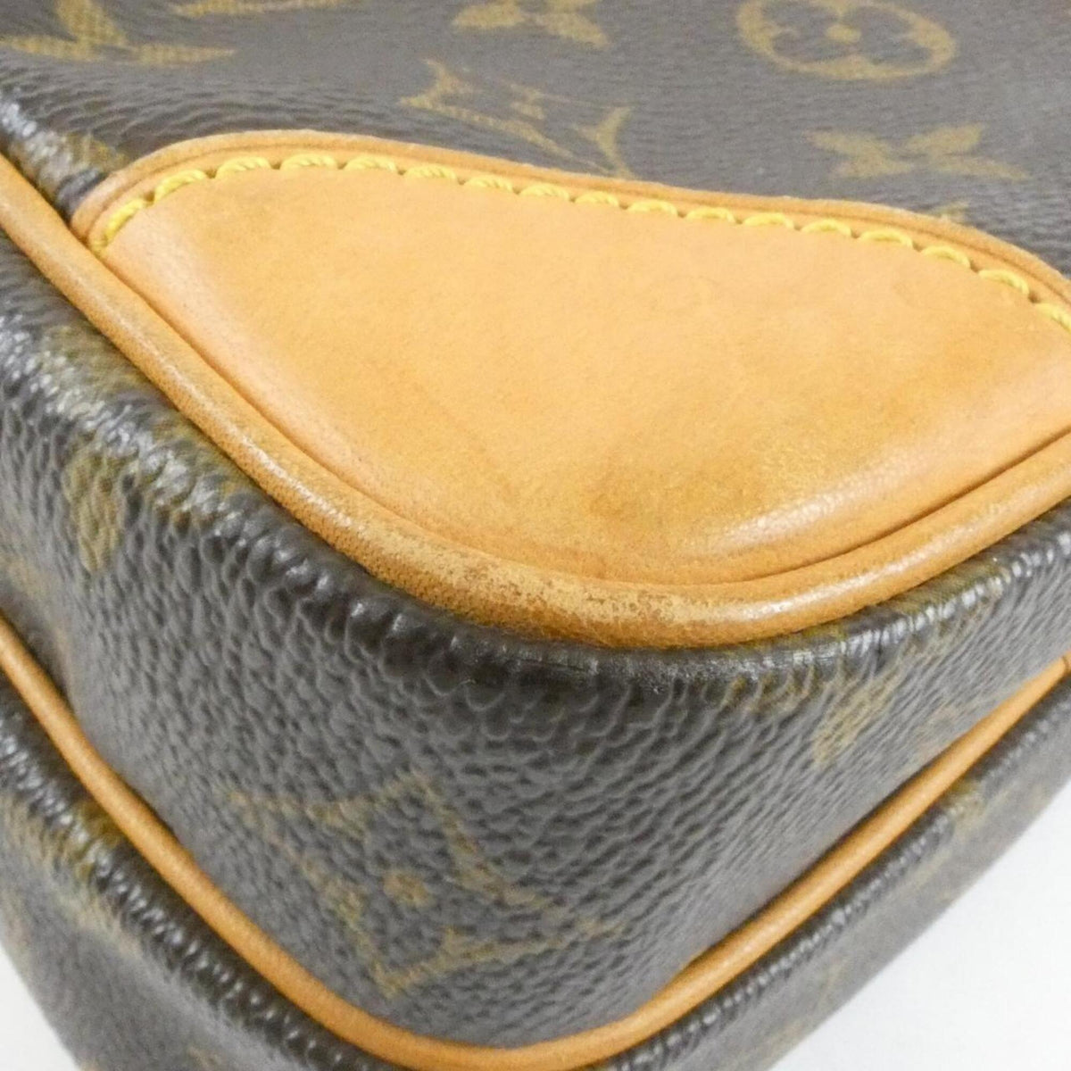 Louis Vuitton Marron Coated Canvas Shoulder Bag (Pre-Owned)
