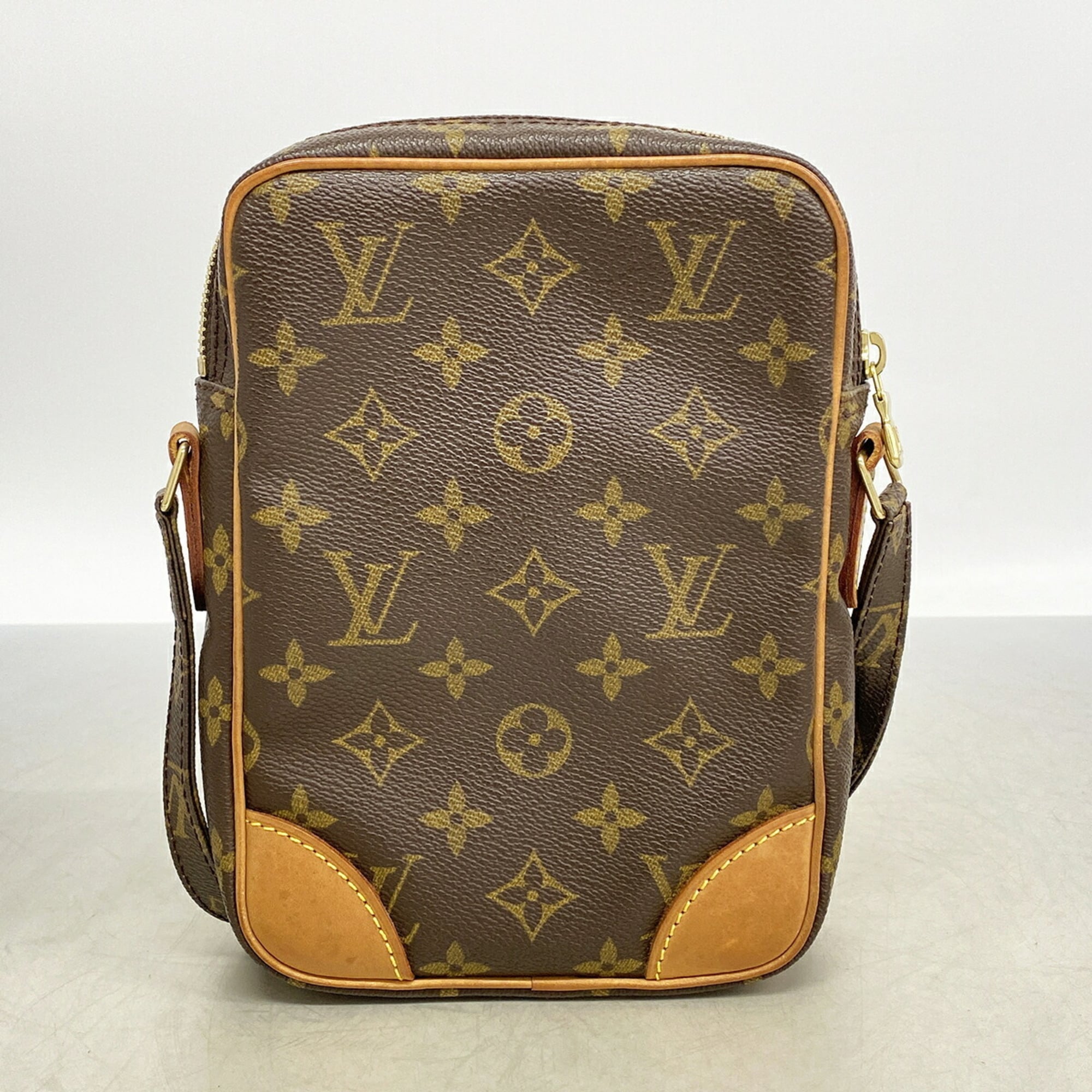 Louis Vuitton Brown Shoulder Bag (Pre-Owned)