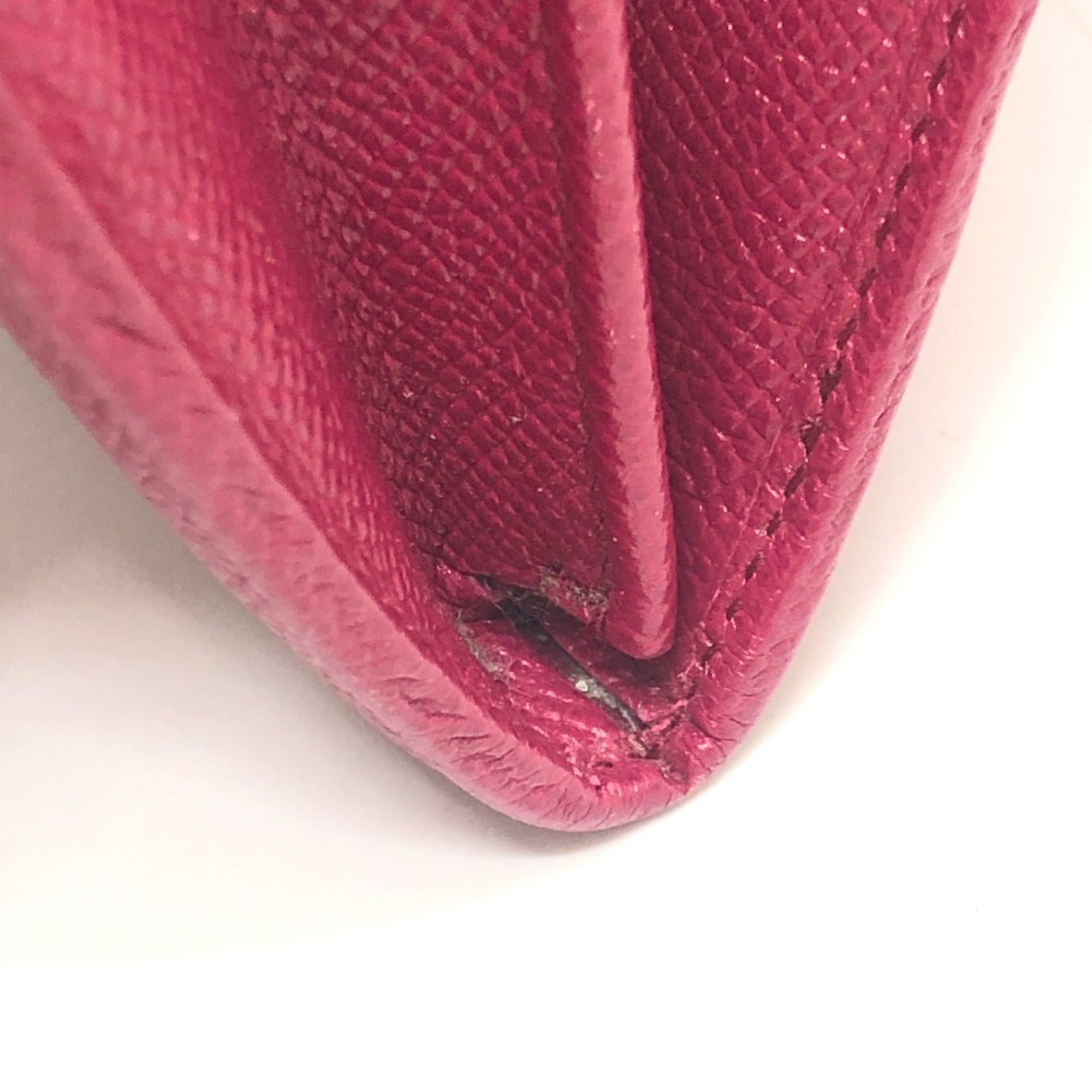 Bvlgari Red Color Leather Wallet (Bi-Fold) (Pre-Owned)