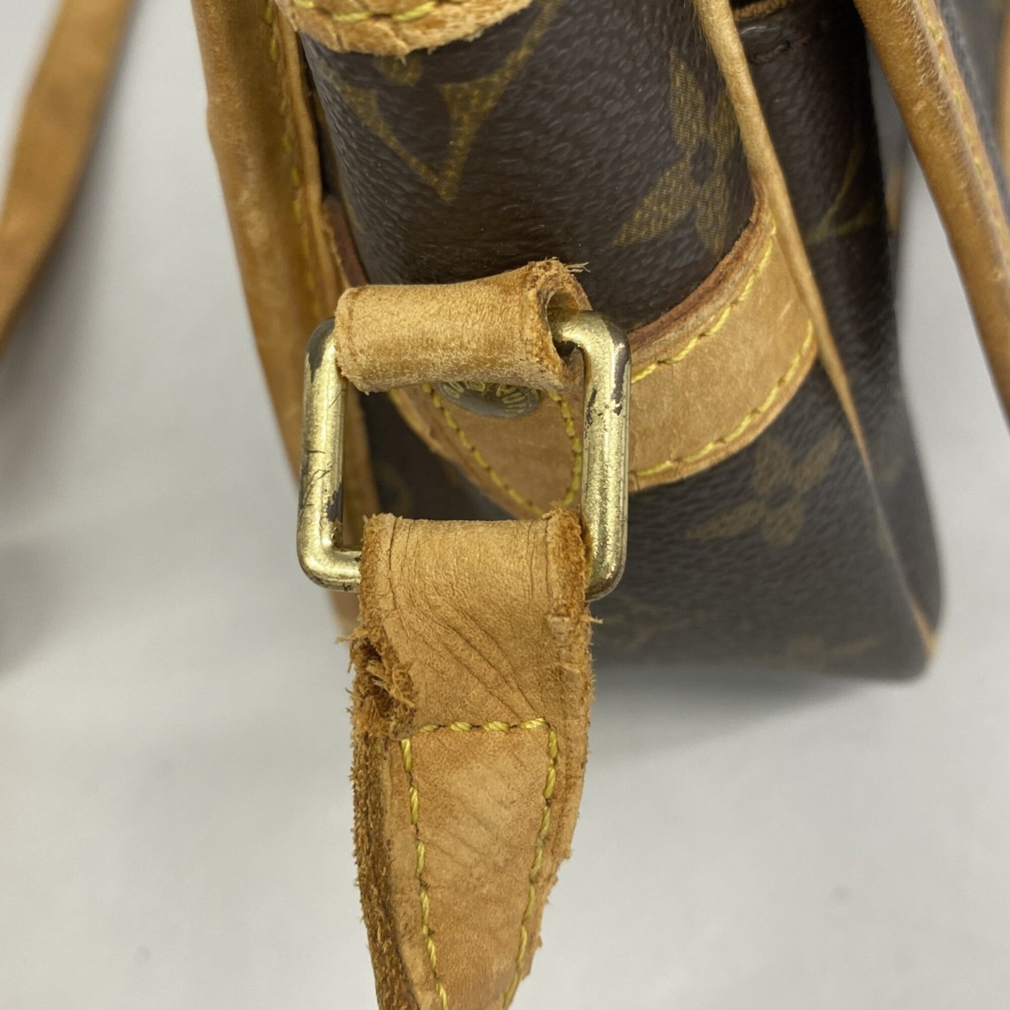 Louis Vuitton Brown Shoulder Bag (Pre-Owned)