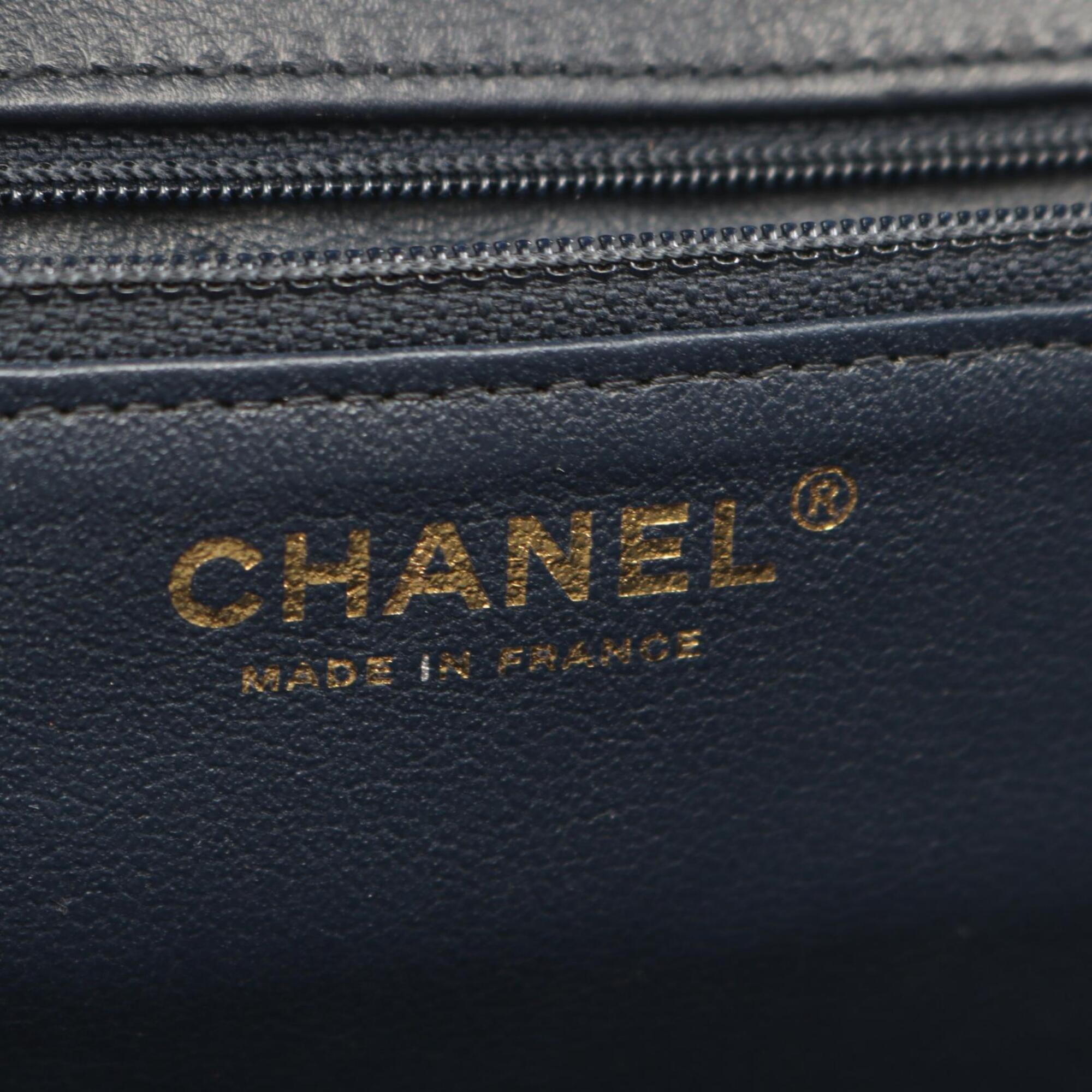 Chanel Navy Leather Handbag Shoulder Bag (Pre-Owned)