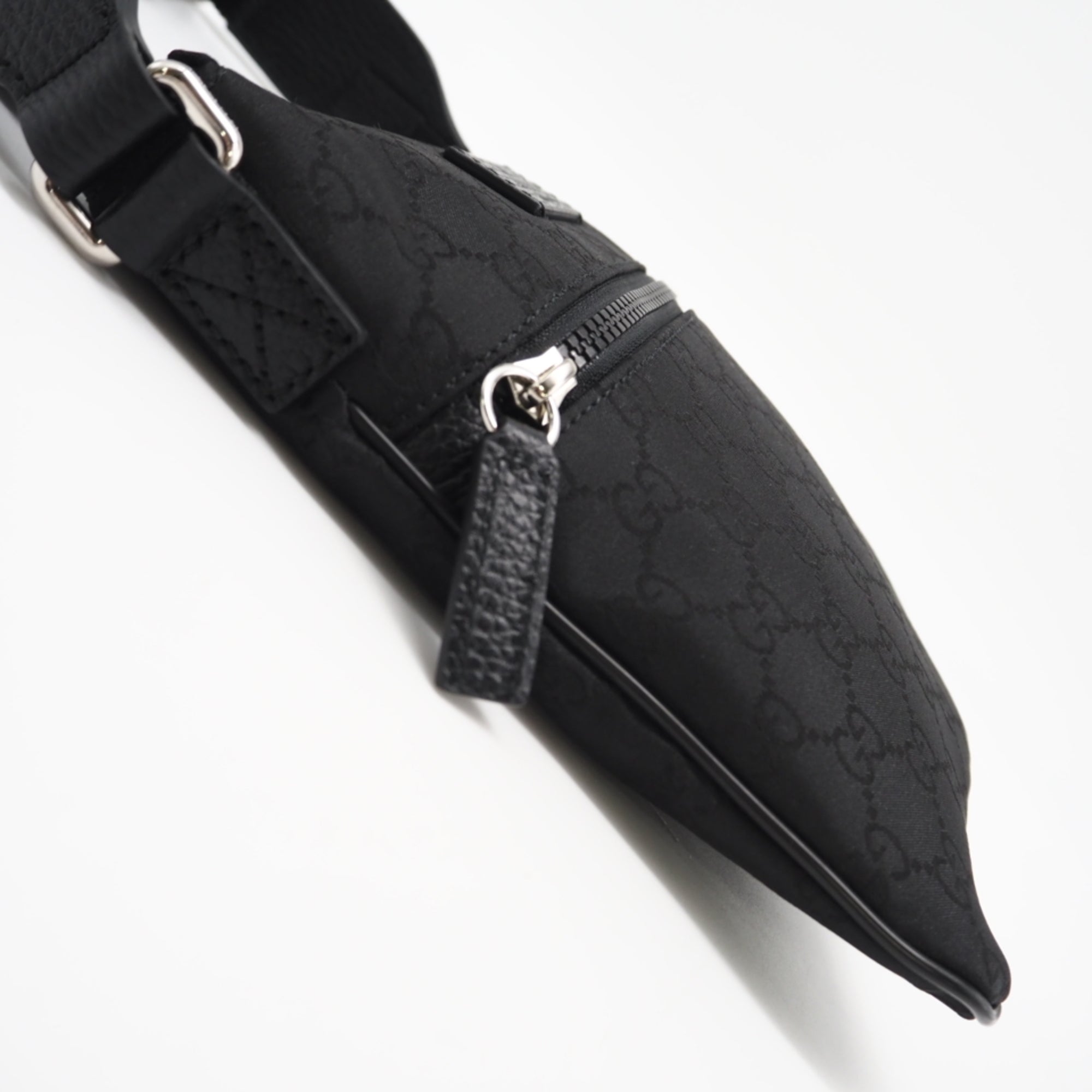 Gucci Black Gray Nylon Leather Shoulder Bag (Pre-Owned)