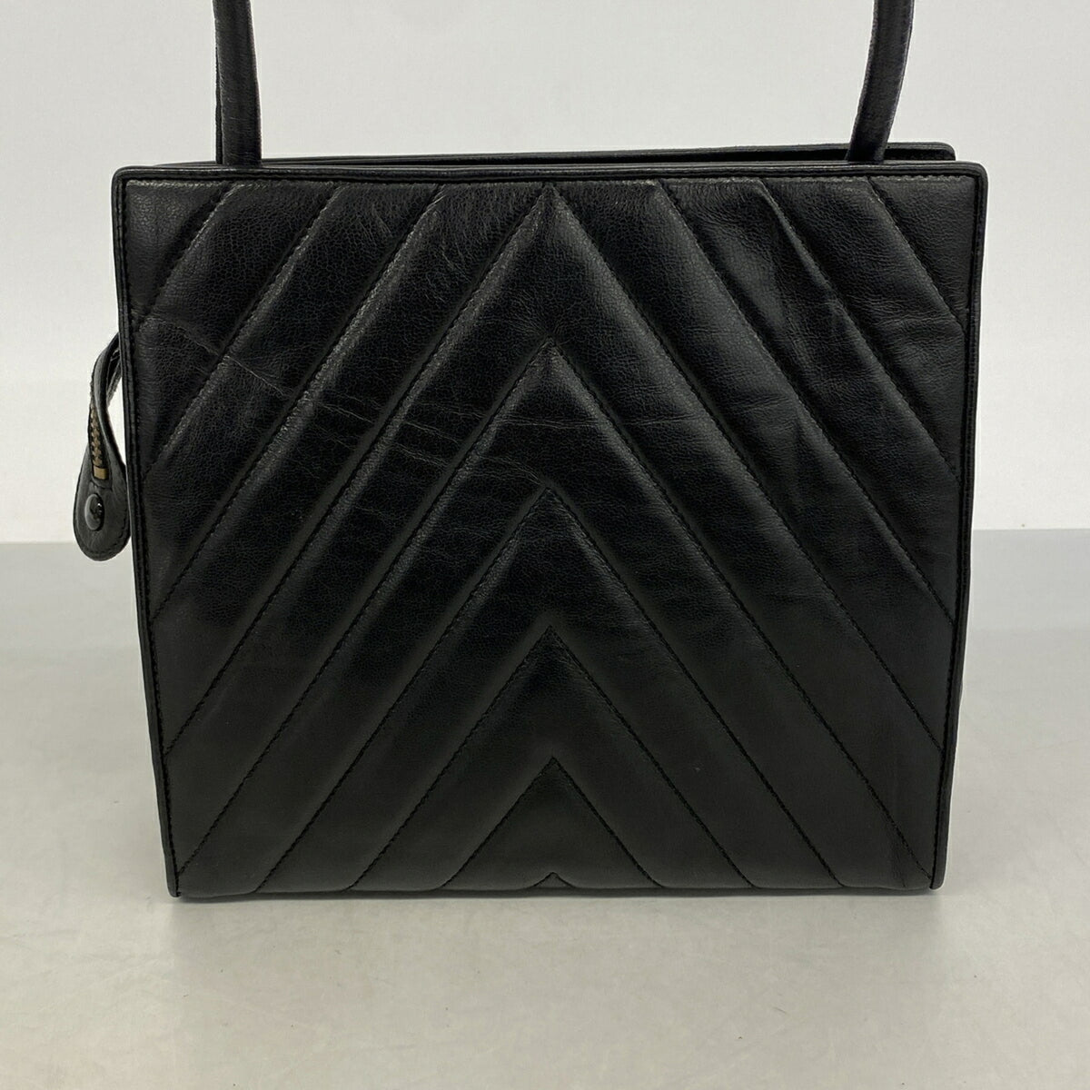 Chanel Black Leather Shoulder Bag (Pre-Owned)