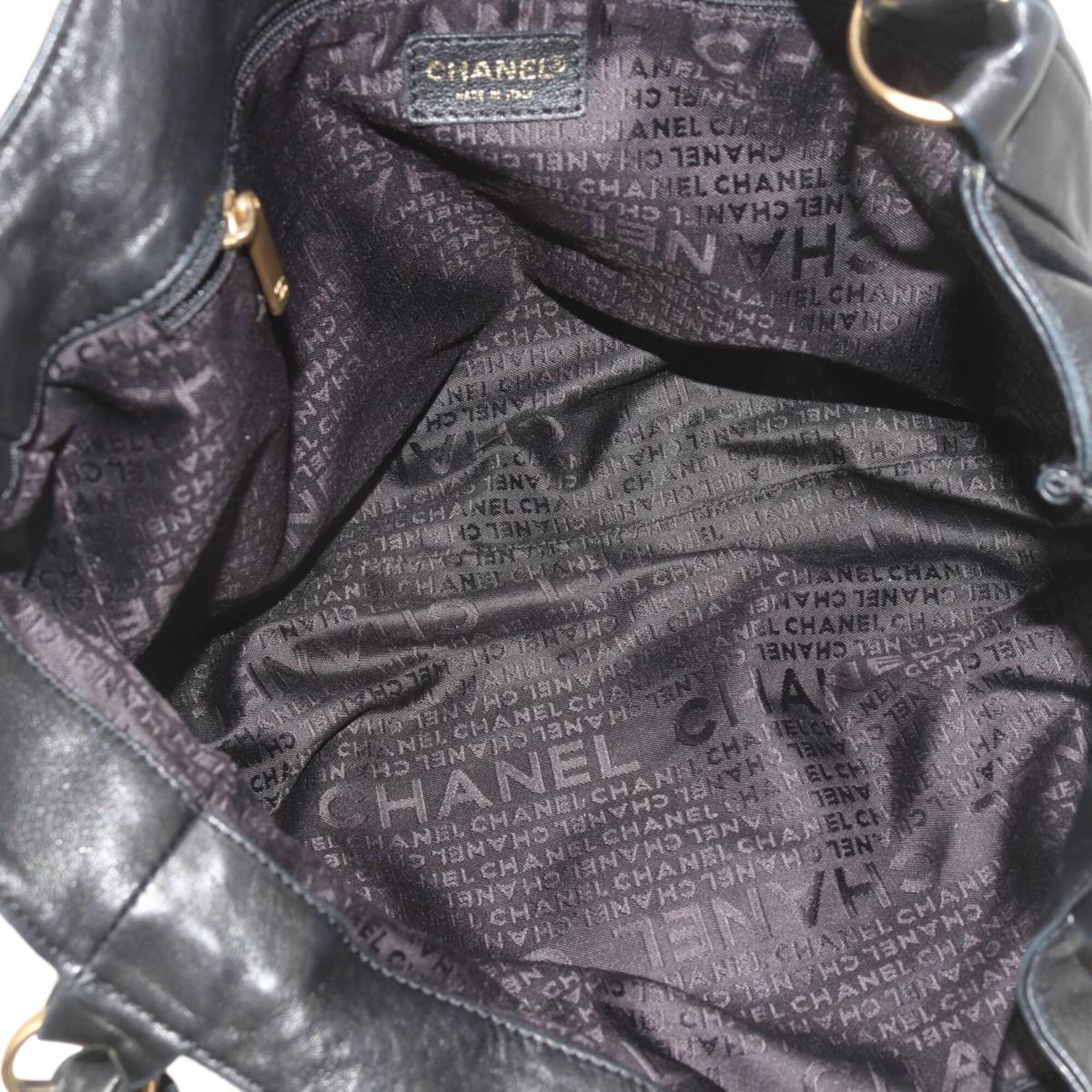 Chanel Black Leather Shoulder Bag (Pre-Owned)