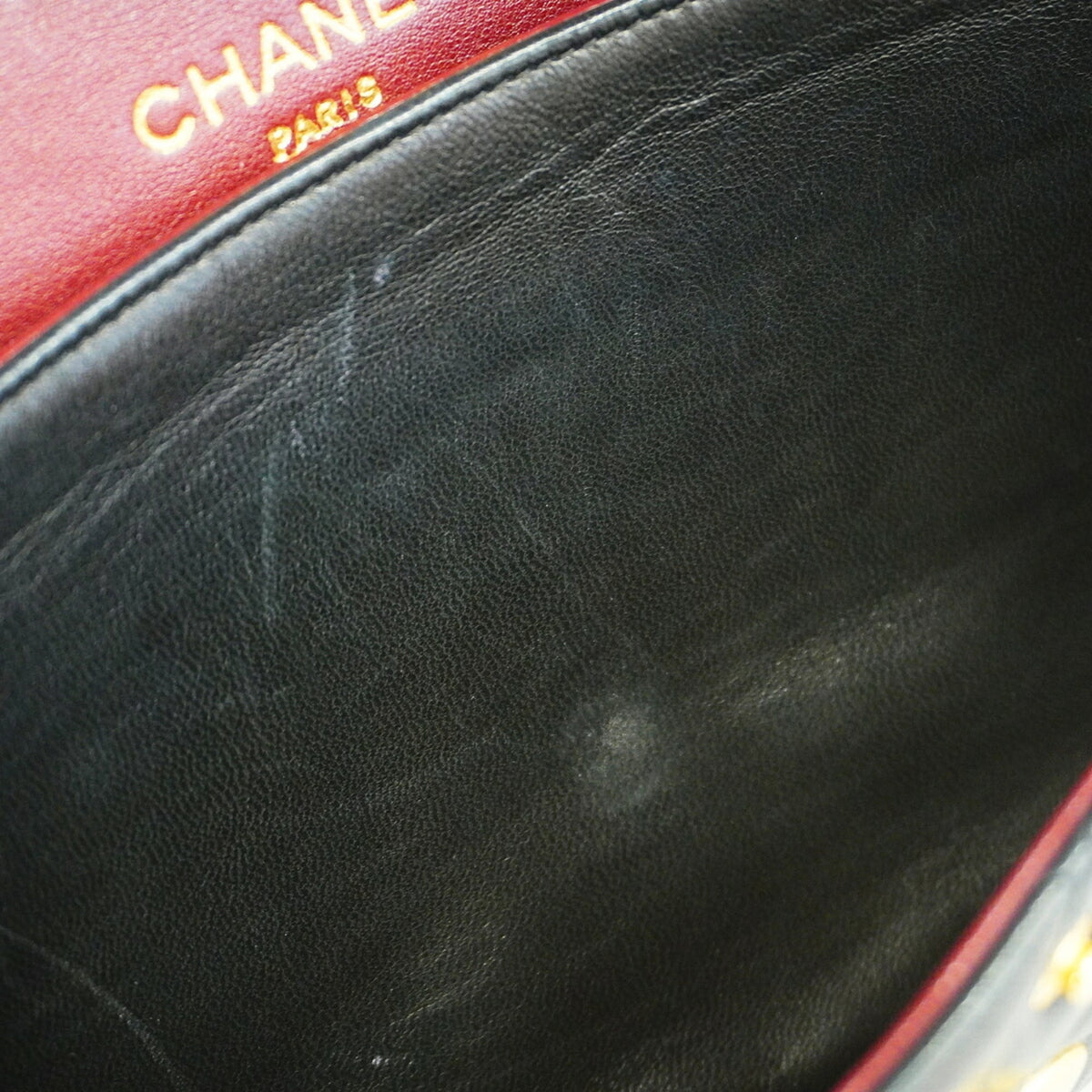Chanel Black Leather Shoulder Bag (Pre-Owned)