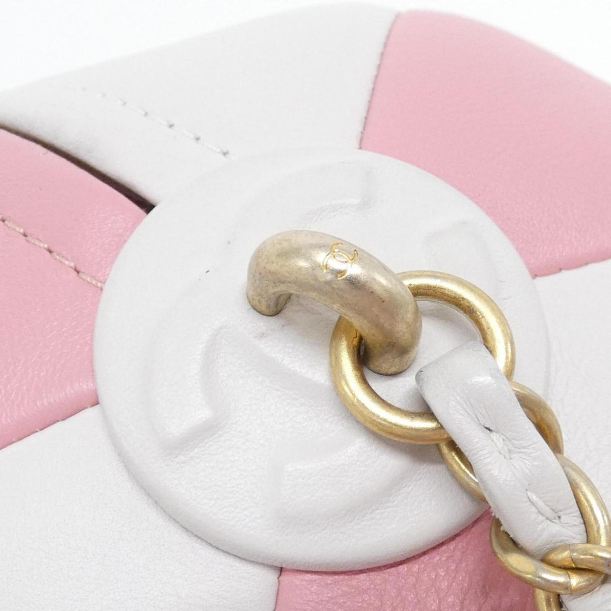 Chanel Pink White Leather Shoulder Bag (Pre-Owned)