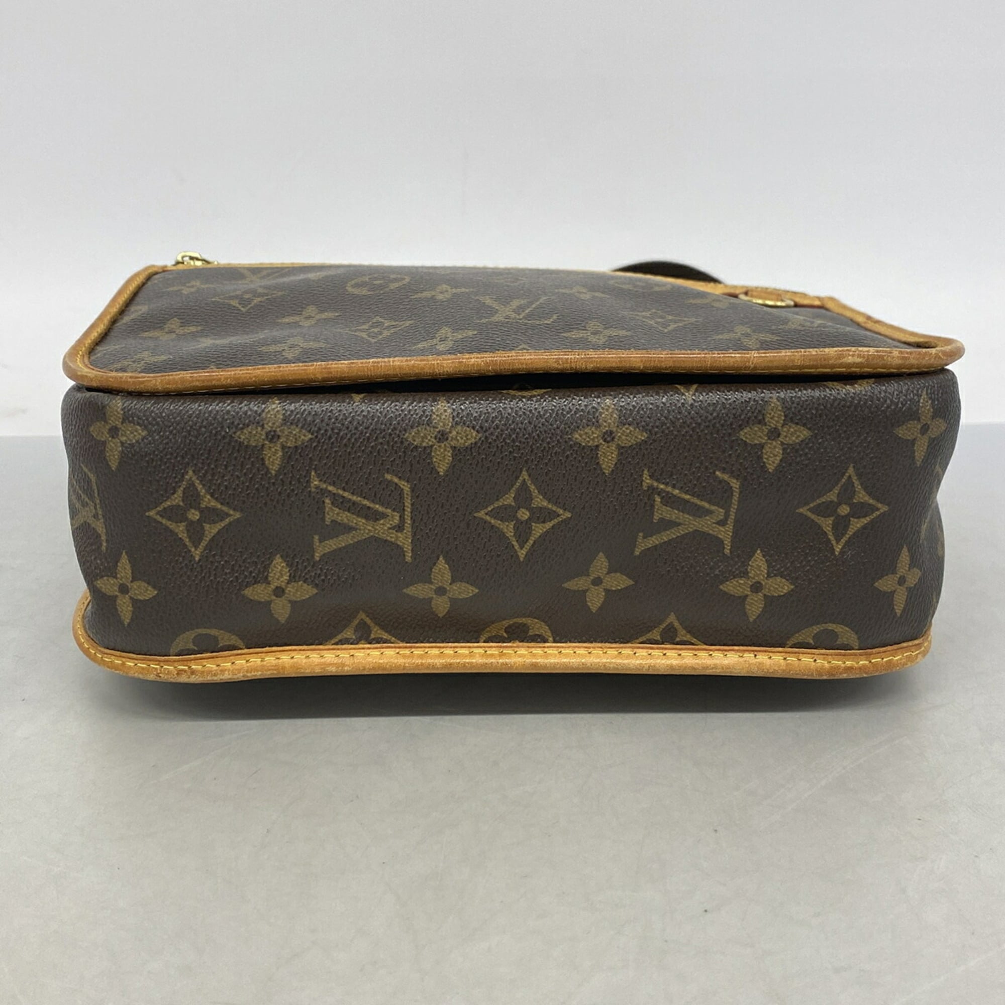 Louis Vuitton Brown Shoulder Bag (Pre-Owned)
