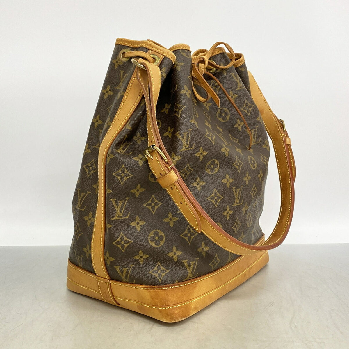 Louis Vuitton Brown Shoulder Bag (Pre-Owned)