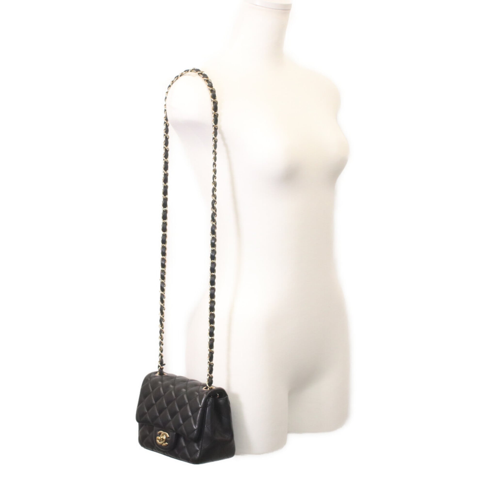 Chanel Black Leather Shoulder Bag (Pre-Owned)