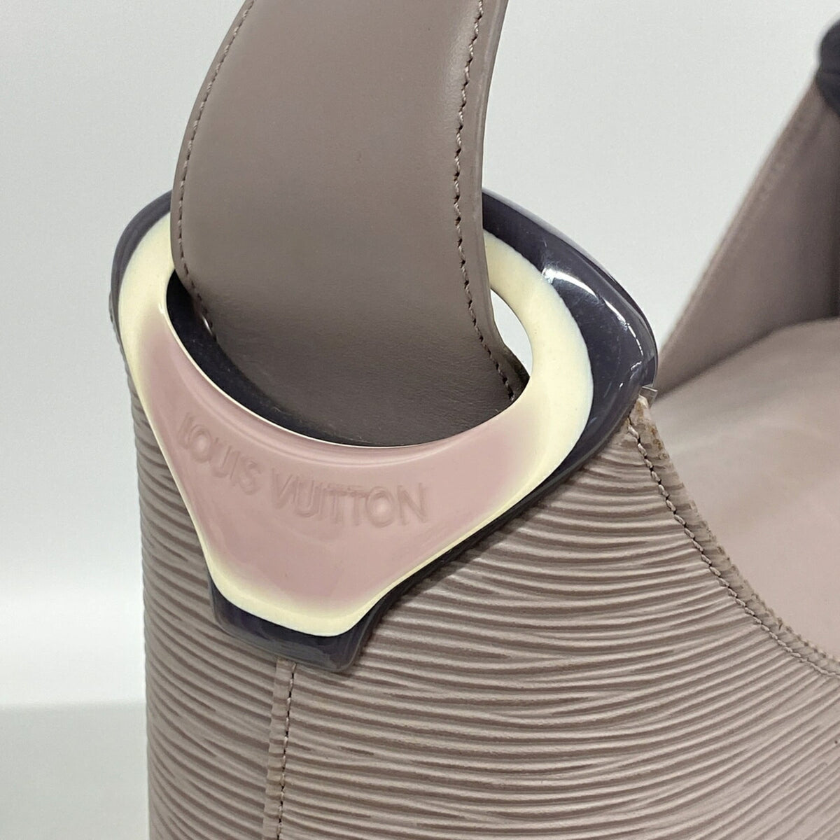 Louis Vuitton Lilac Shoulder Bag (Pre-Owned)