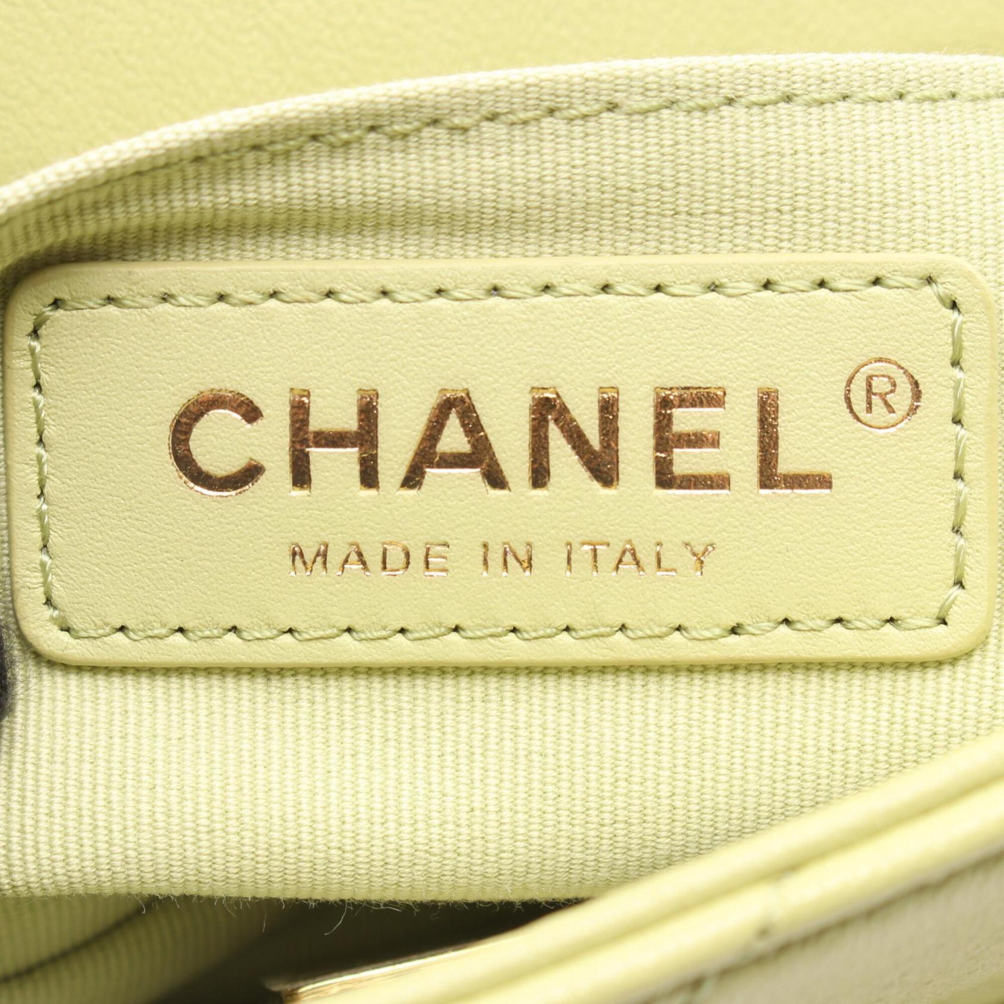 Chanel Green Leather Handbag Shoulder Bag (Pre-Owned)