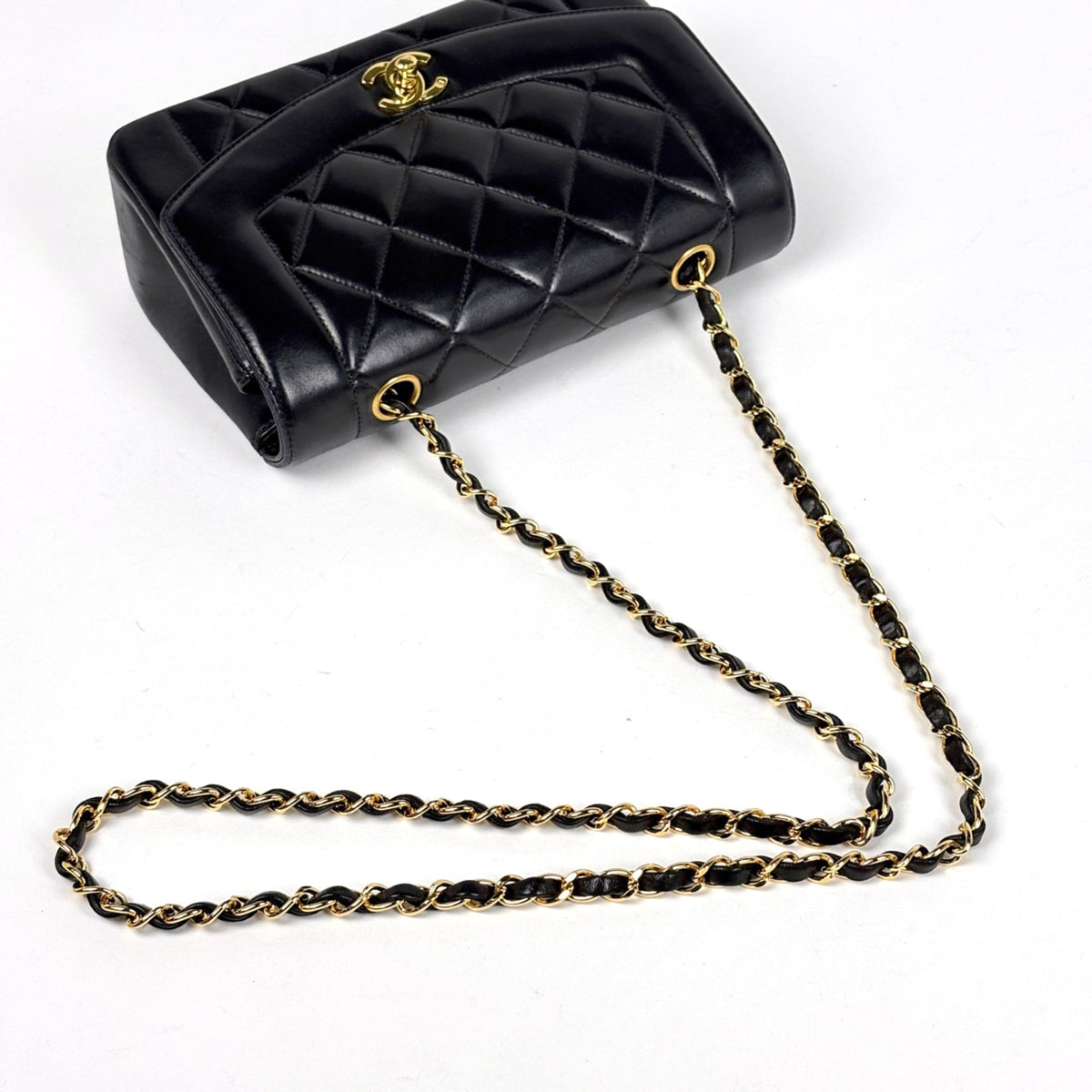 Chanel Black Leather Shoulder Bag (Pre-Owned)