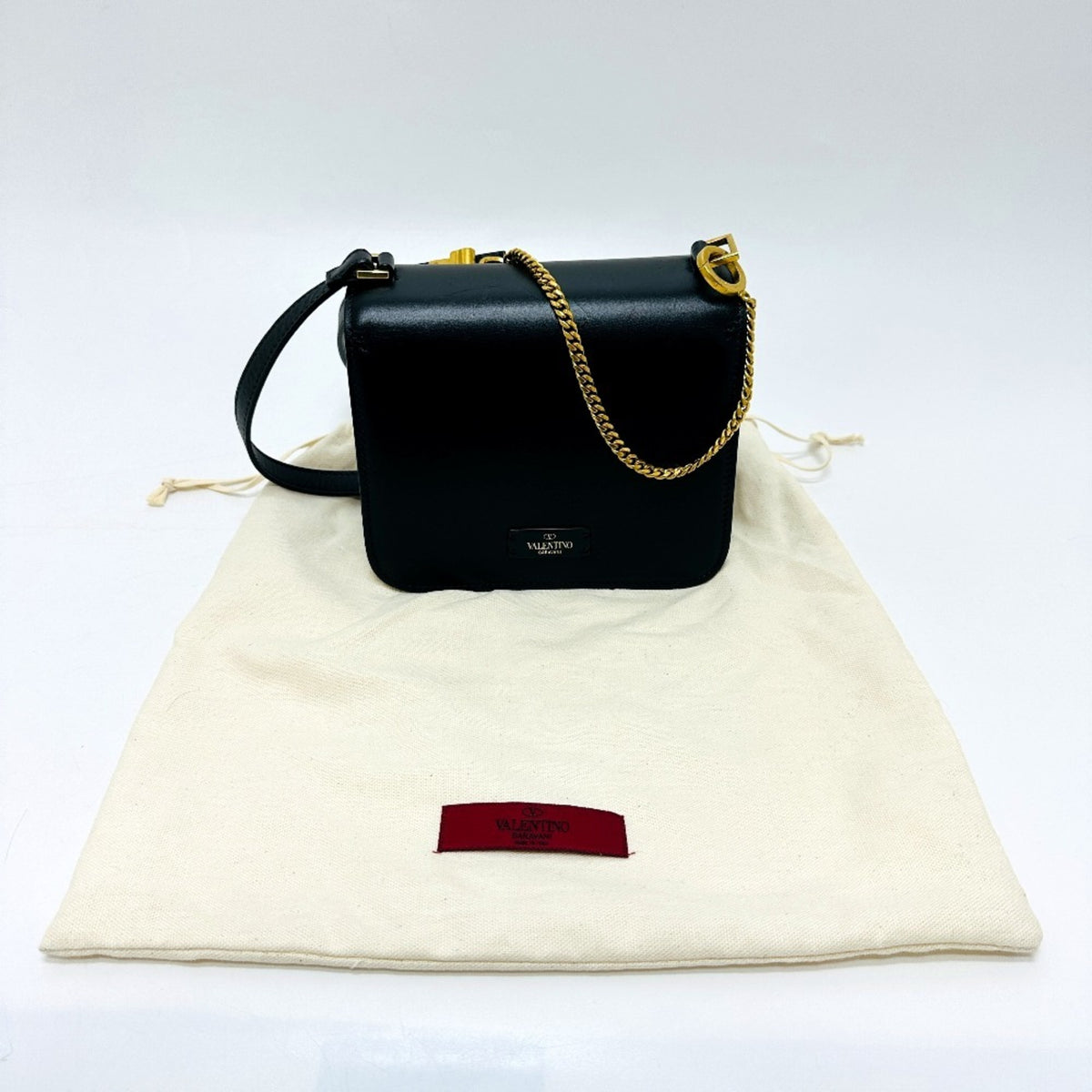 Valentino Black Leather Shoulder Bag (Pre-Owned)