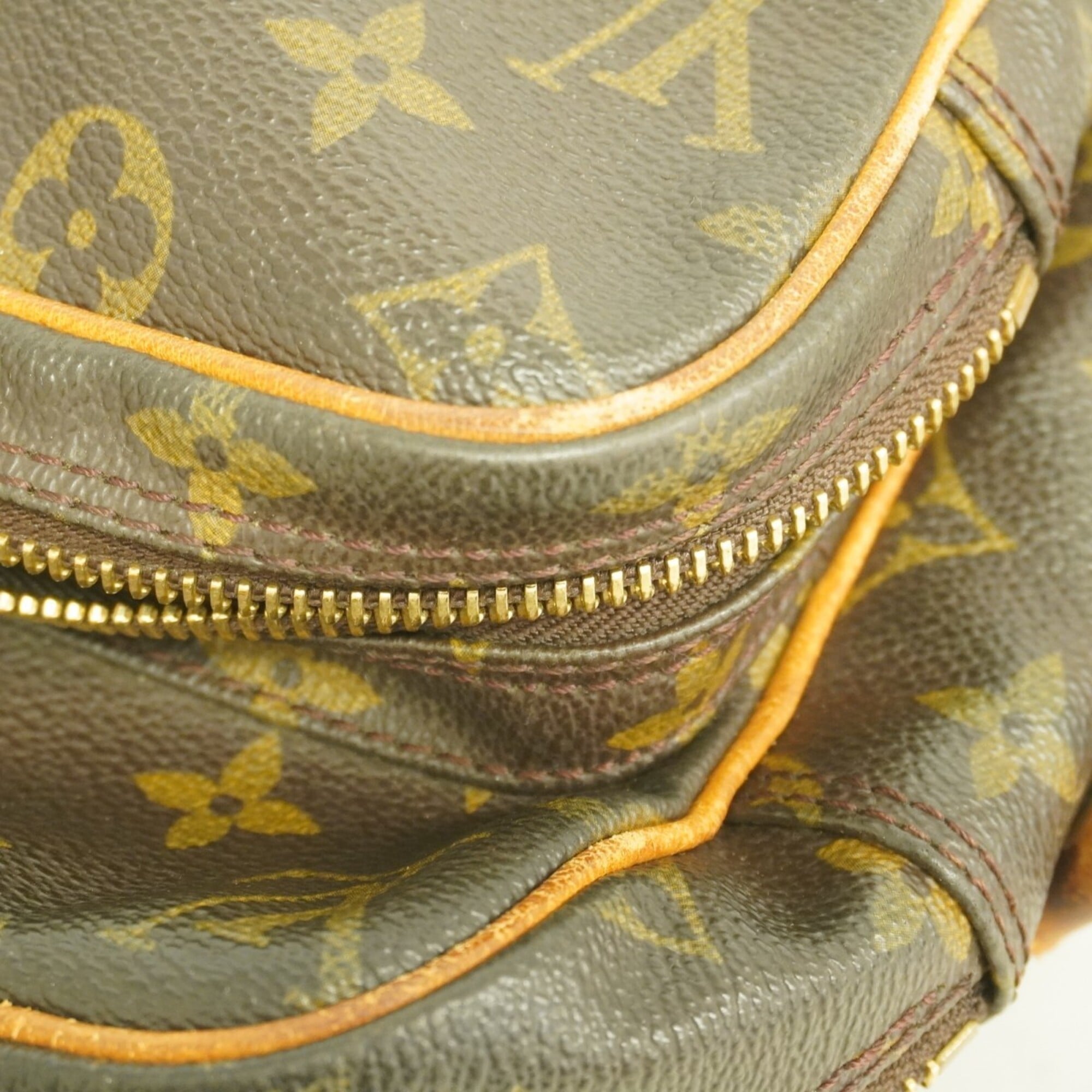 Louis Vuitton Brown Shoulder Bag (Pre-Owned)
