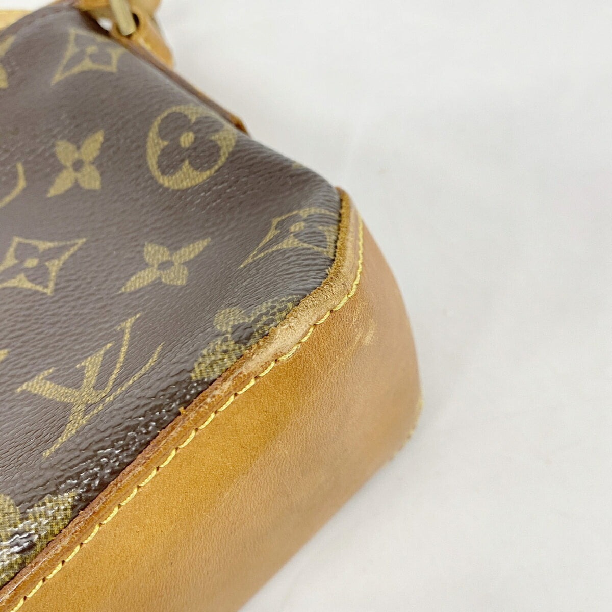 Louis Vuitton Brown Shoulder Bag (Pre-Owned)