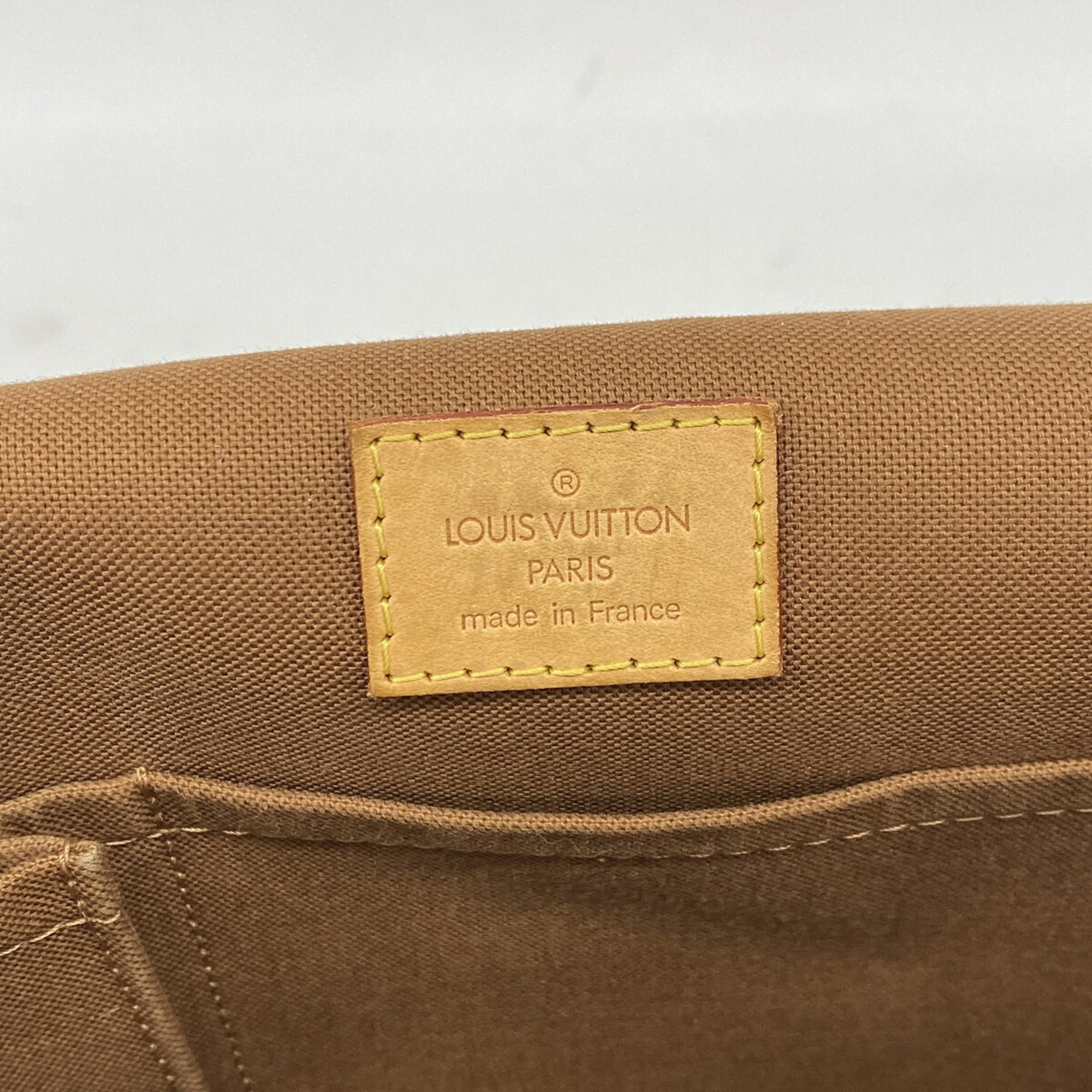 Louis Vuitton Brown Shoulder Bag (Pre-Owned)