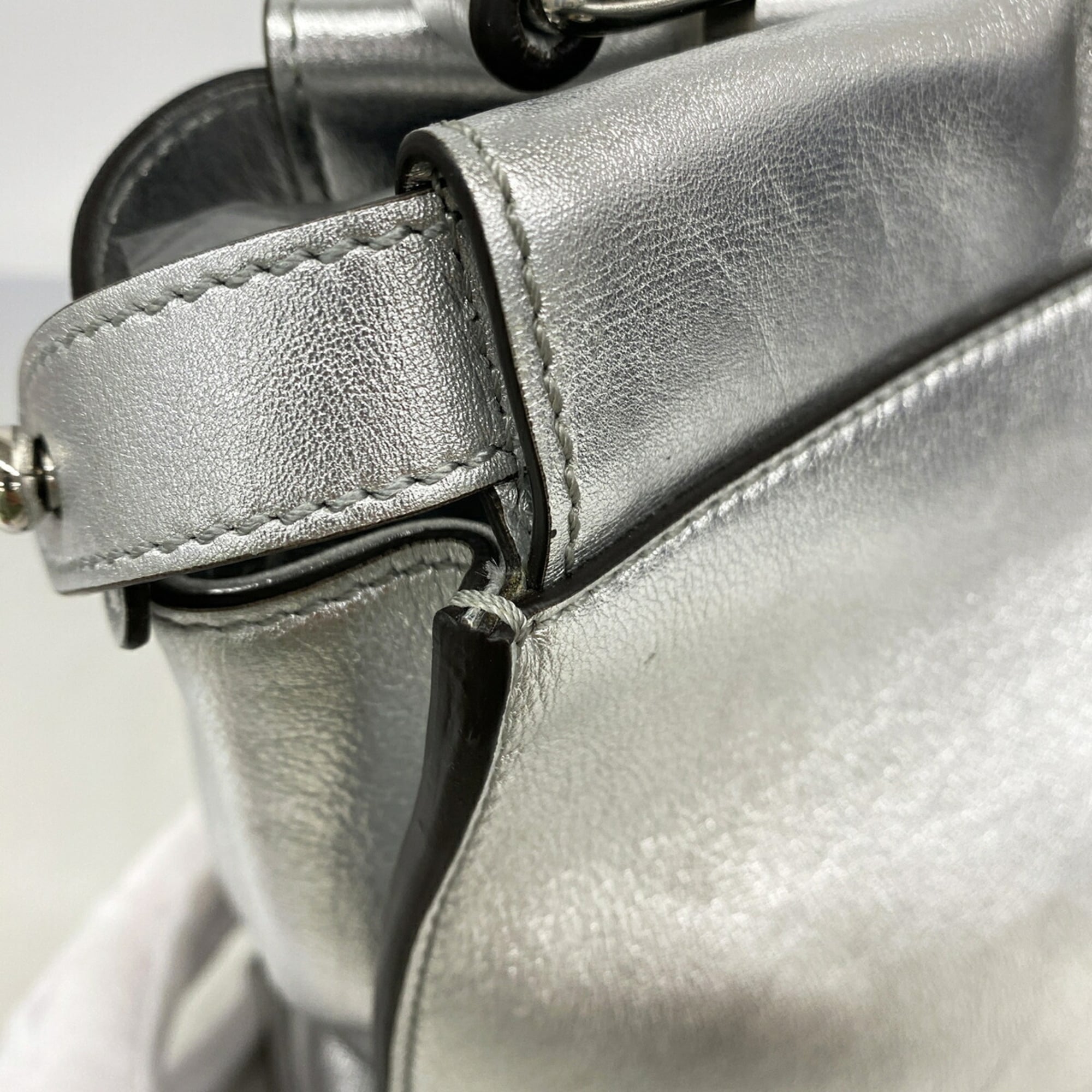 Fendi Silver Leather Handbag (Pre-Owned)