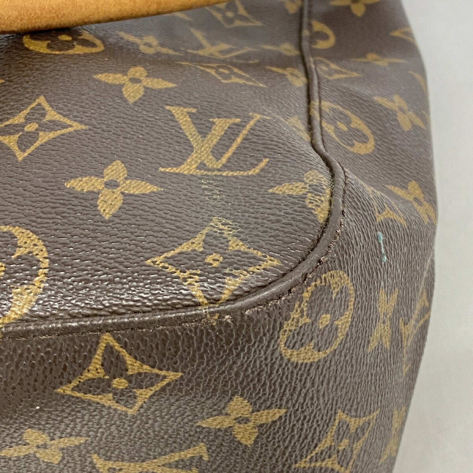 Louis Vuitton Brown Shoulder Bag (Pre-Owned)