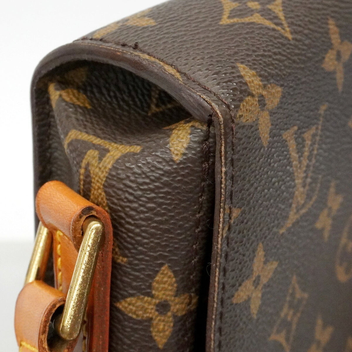 Louis Vuitton Brown Shoulder Bag (Pre-Owned)