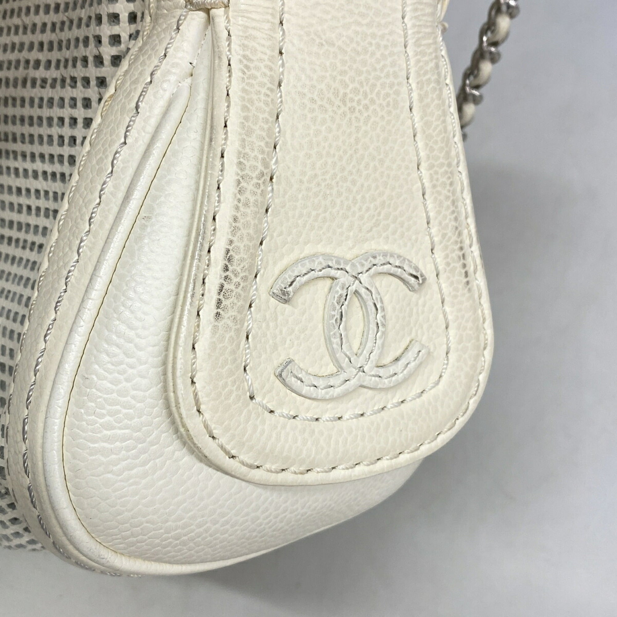 Chanel Ivory Leather Shoulder Bag (Pre-Owned)