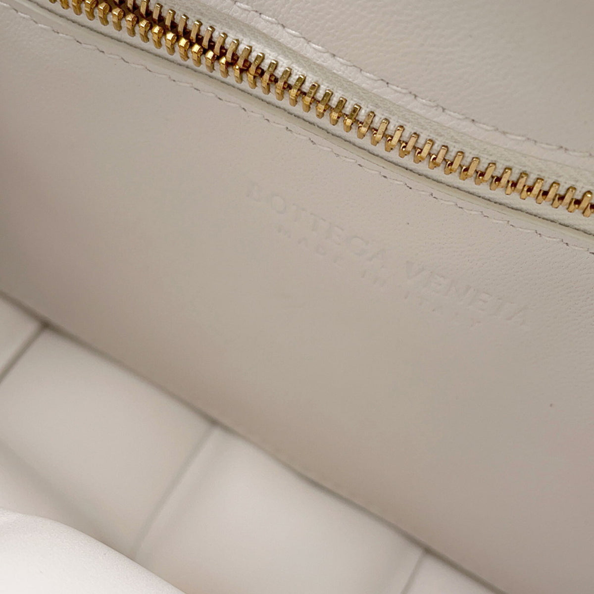 Bottega Veneta White Leather Handbag Shoulder Bag (Pre-Owned)
