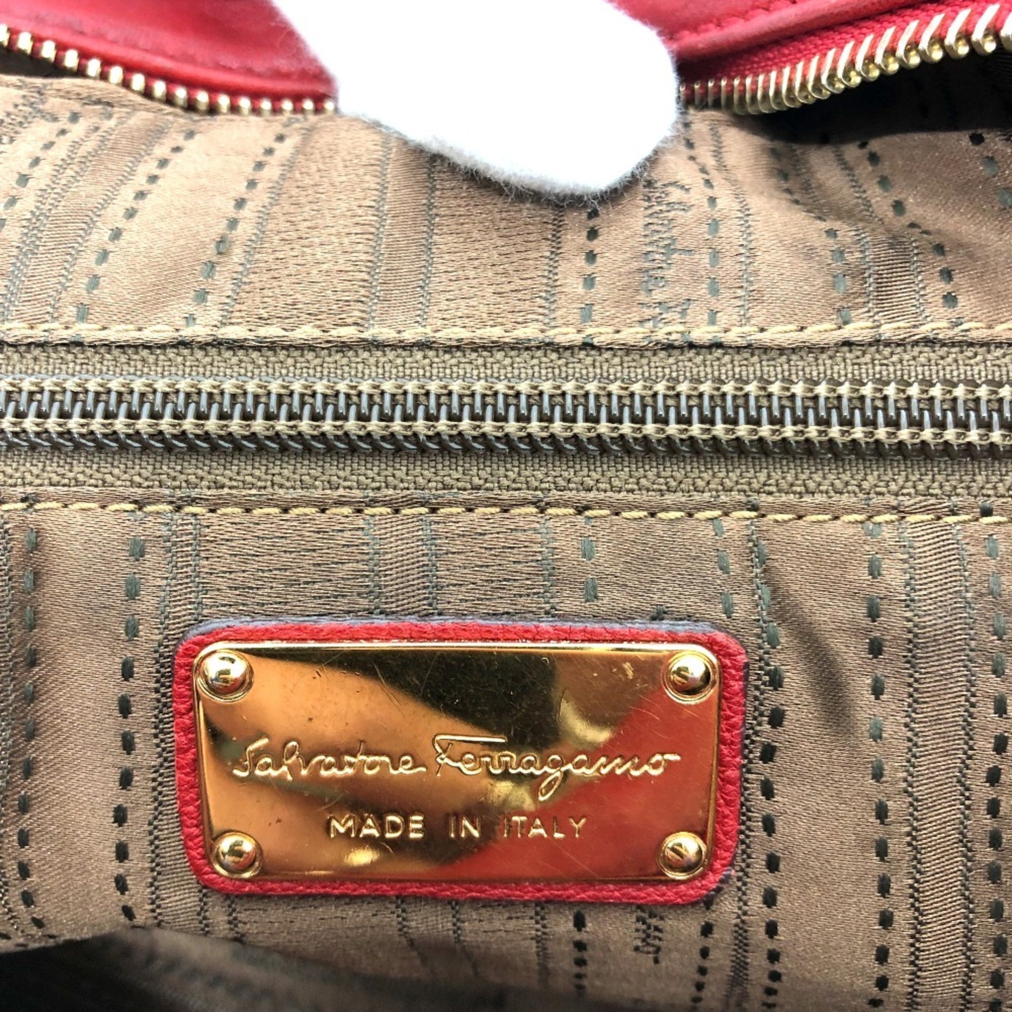 Salvatore Ferragamo Red Color Leather Handbag (Pre-Owned)