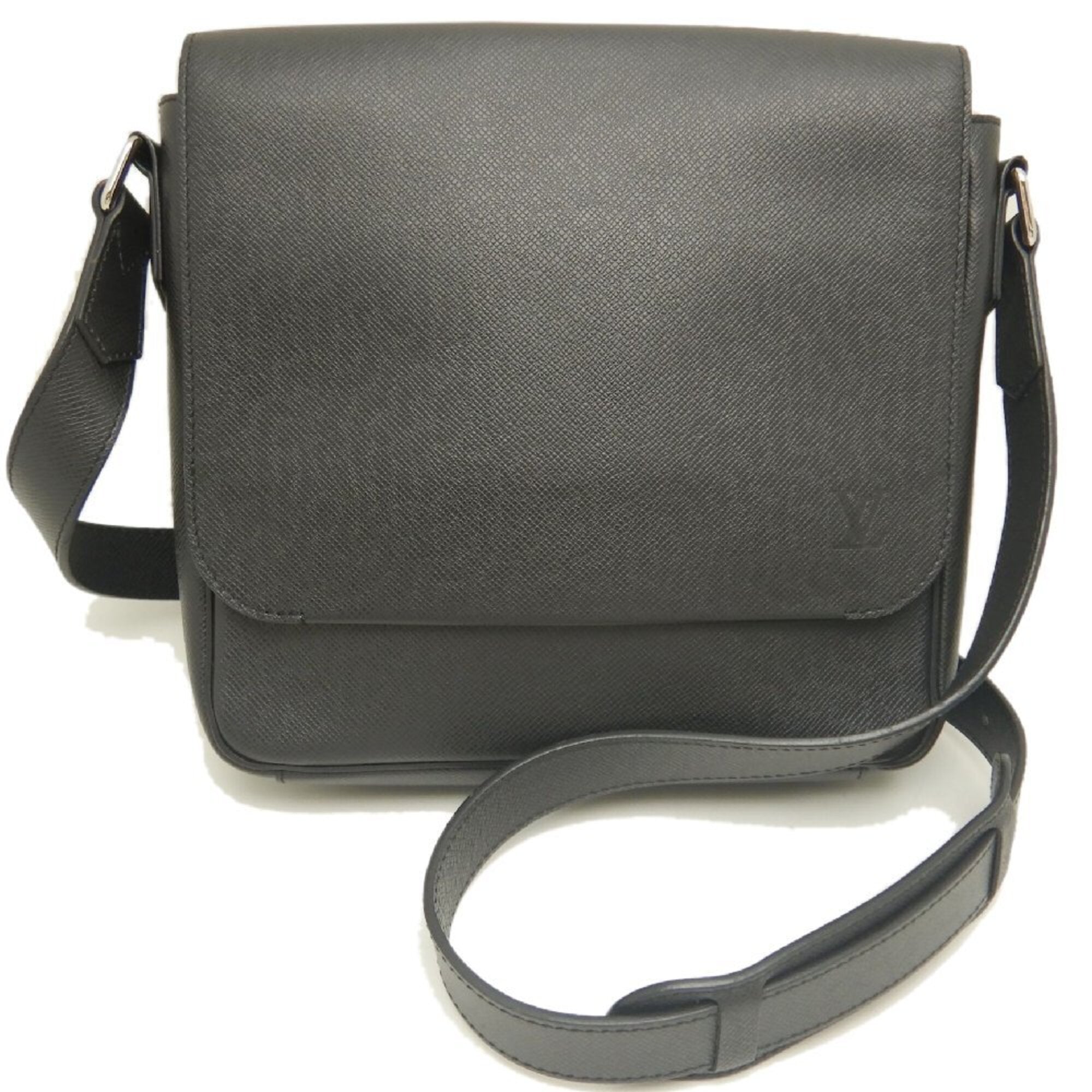Louis Vuitton Noir Taiga Leather Shoulder Bag (Pre-Owned)