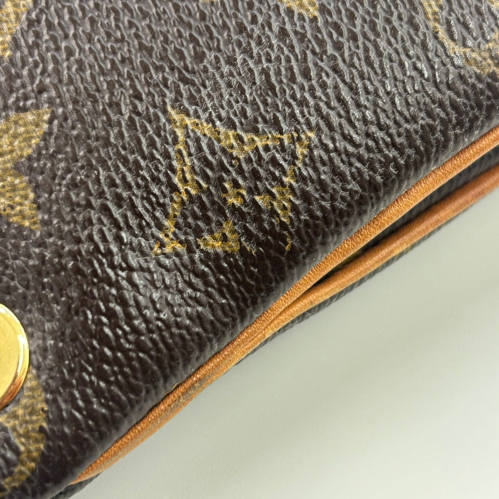 Louis Vuitton Brown Leather Shoulder Bag (Pre-Owned)