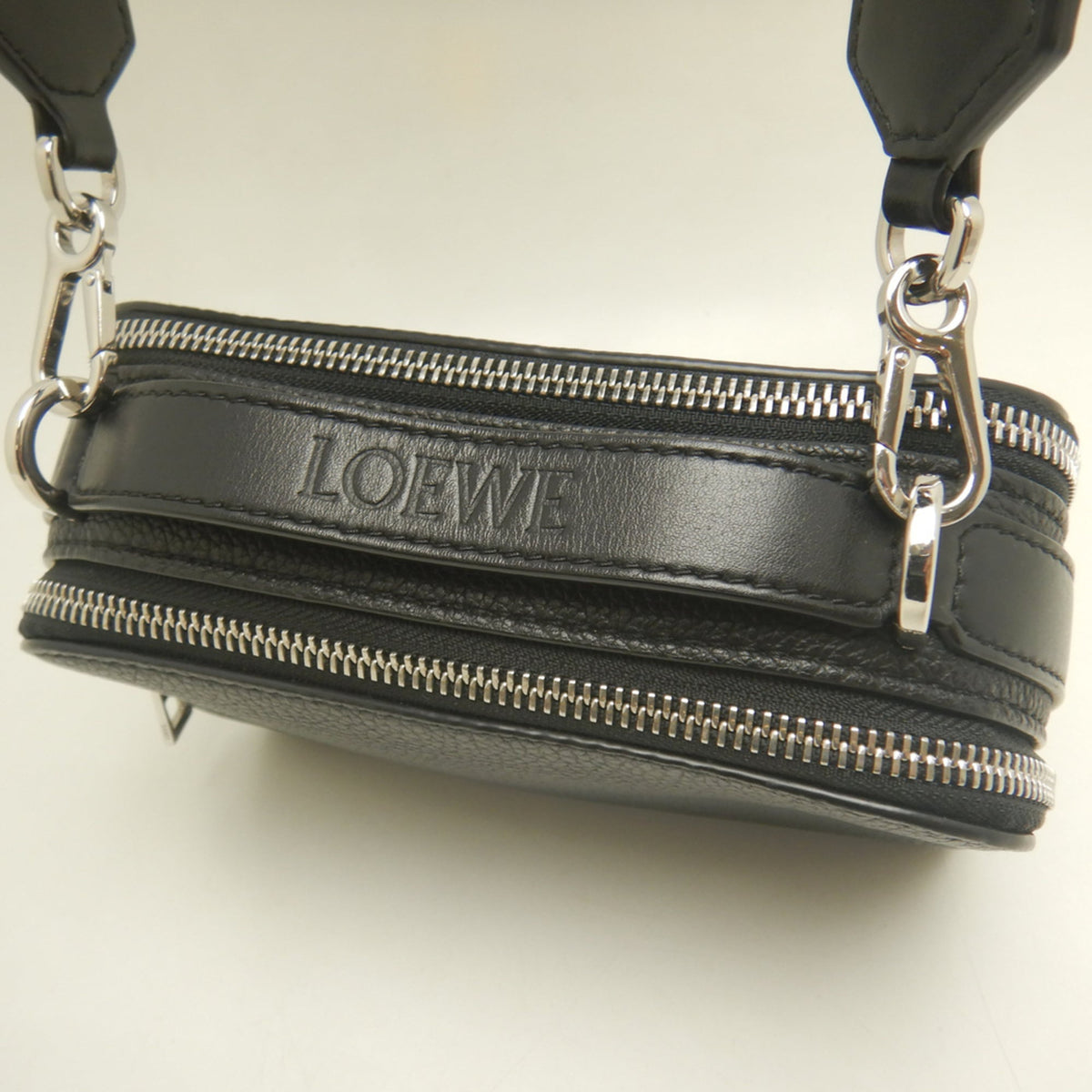 Loewe Black Leather Shoulder Bag Sling Bag (Pre-Owned)