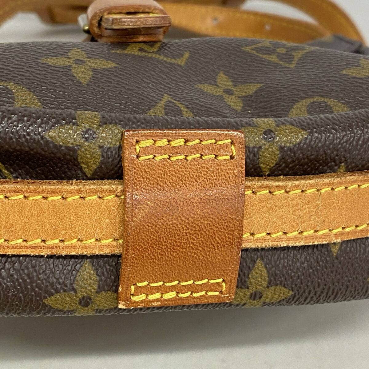 Louis Vuitton Brown Shoulder Bag (Pre-Owned)