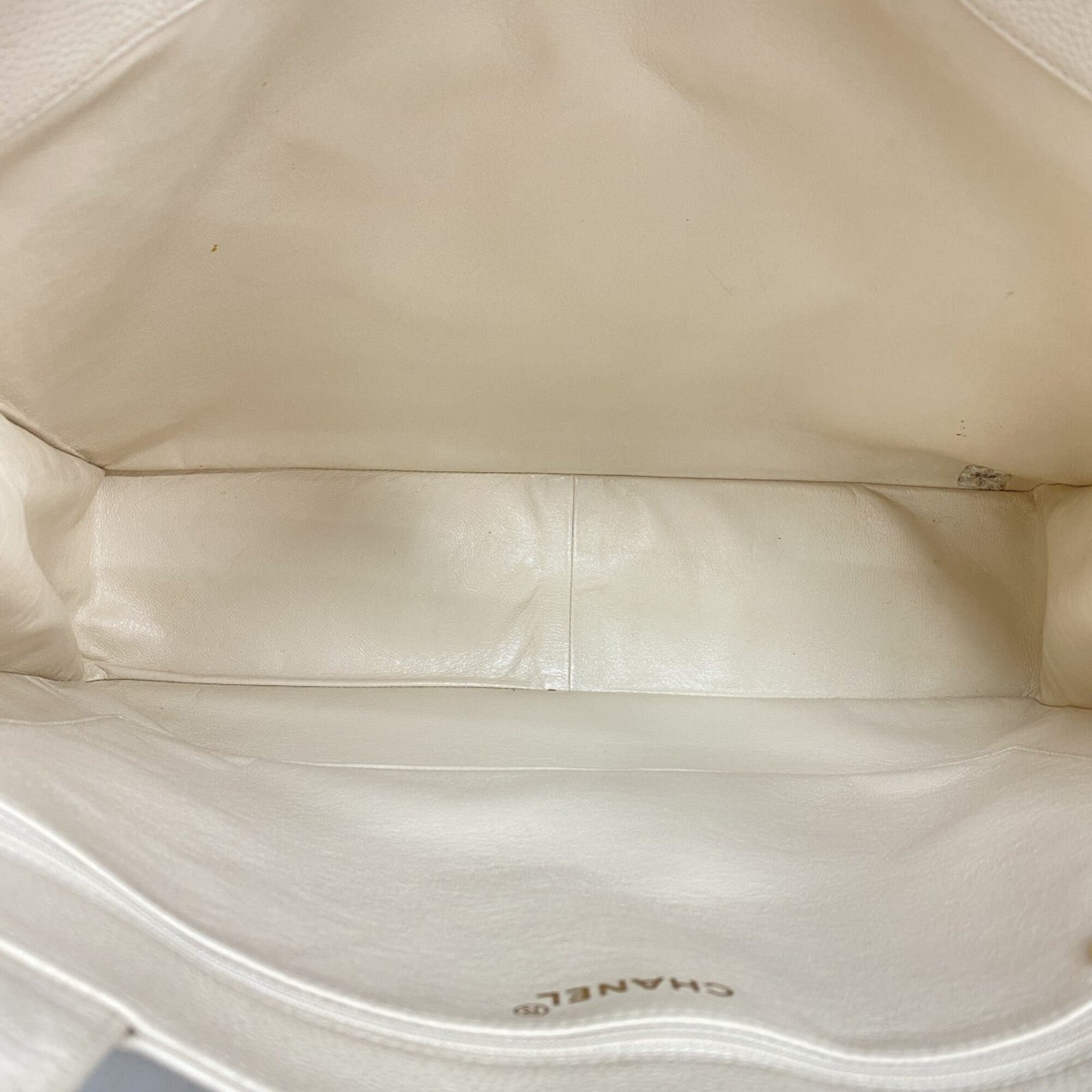 Chanel White Grained Calfskin Tote Bag (Pre-Owned)