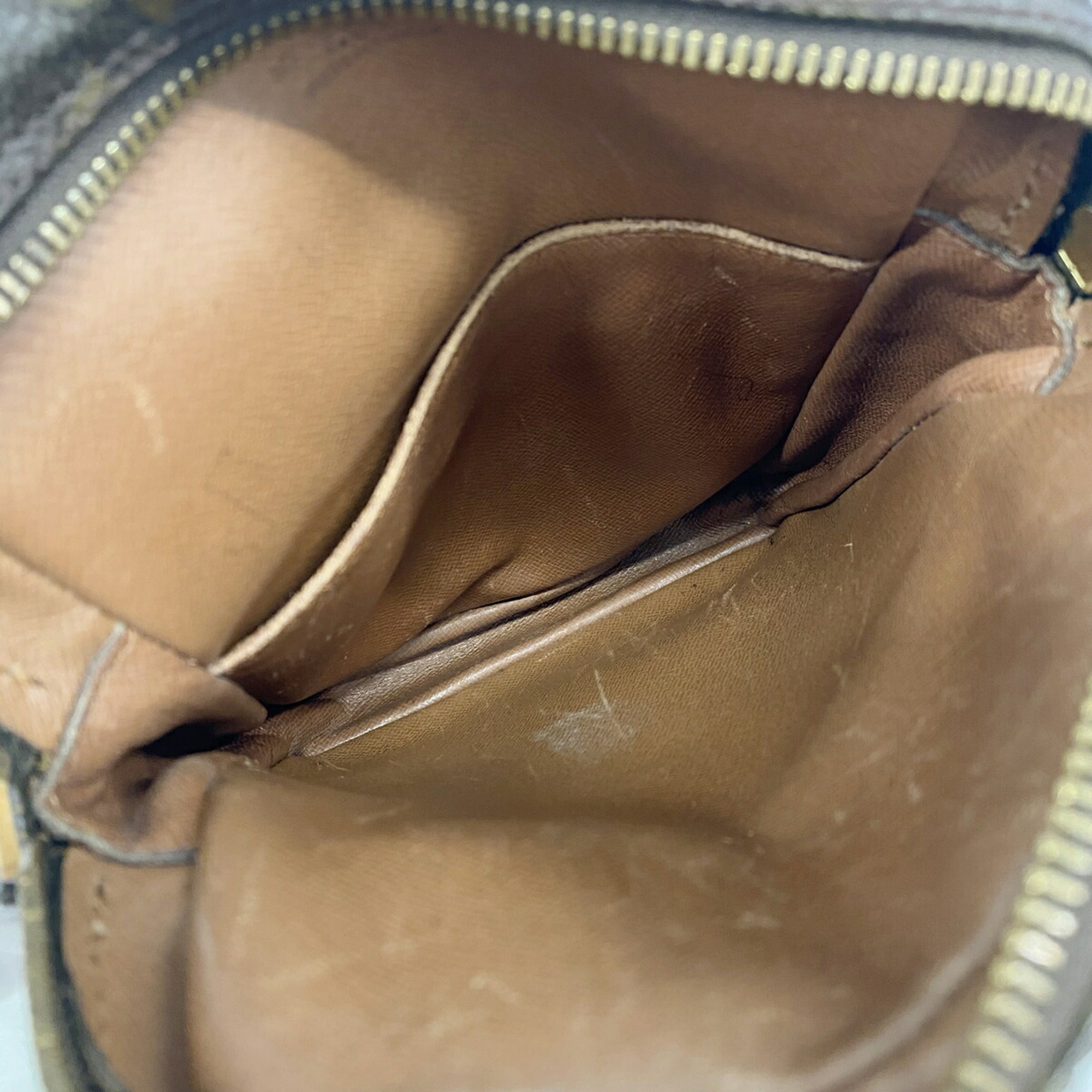 Louis Vuitton Brown Shoulder Bag (Pre-Owned)