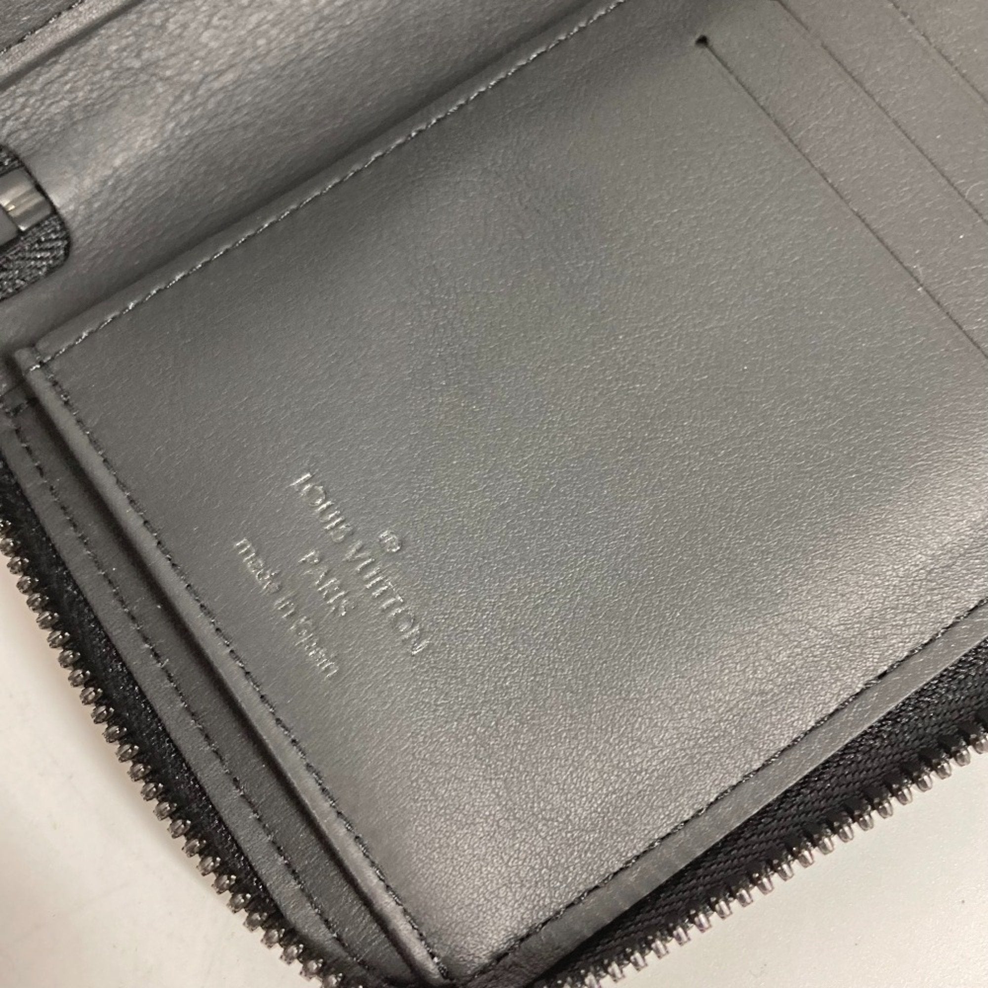 Louis Vuitton Black Leather Long Wallet (Bi-Fold) (Pre-Owned)