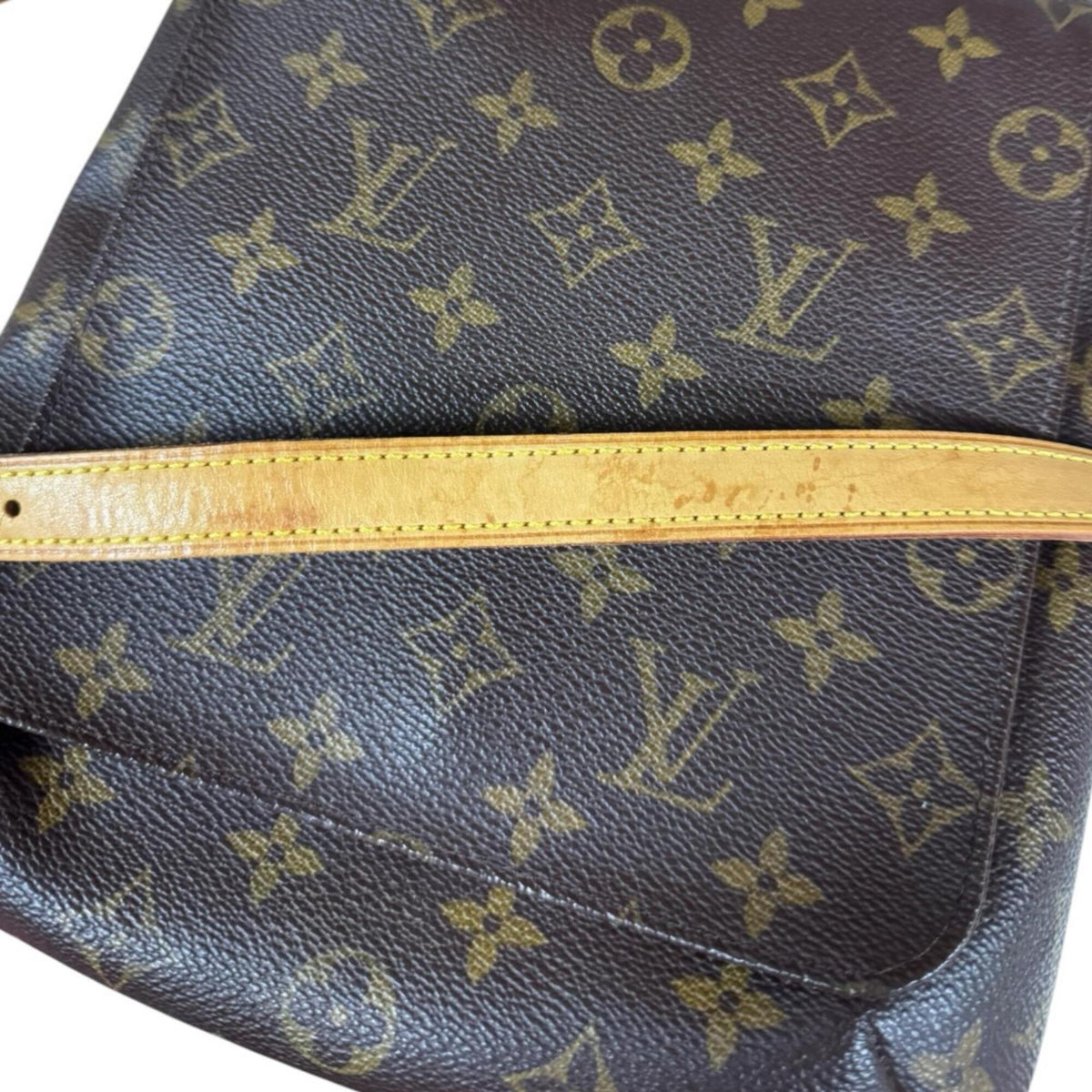 Louis Vuitton Brown Monogram Canvas Shoulder Bag (Pre-Owned)