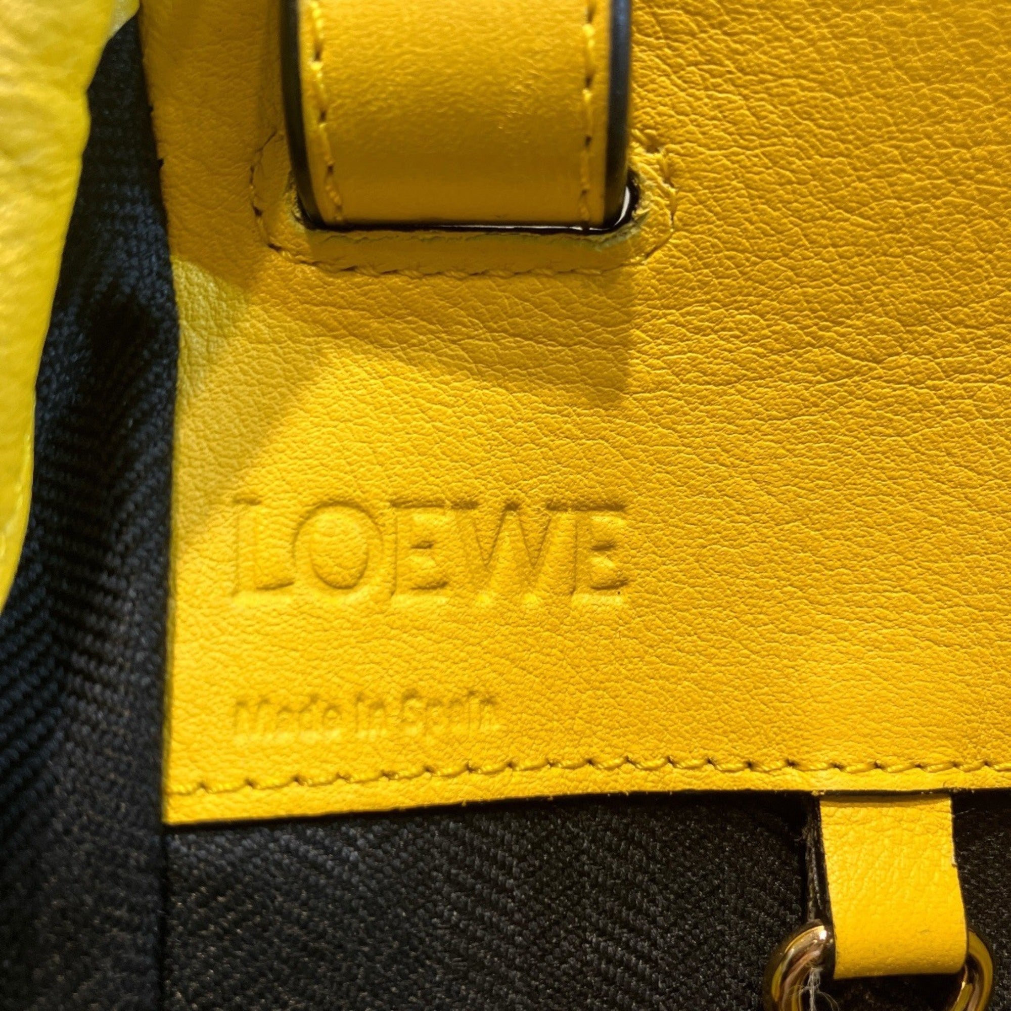 Loewe Yellow Leather Handbag (Pre-Owned)