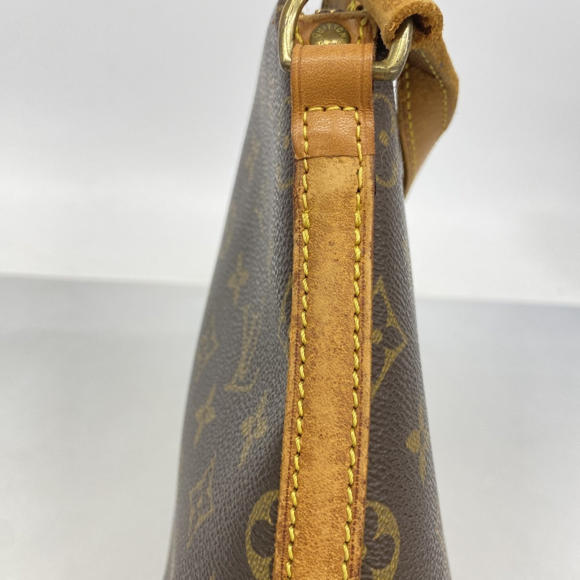 Louis Vuitton Brown Shoulder Bag (Pre-Owned)