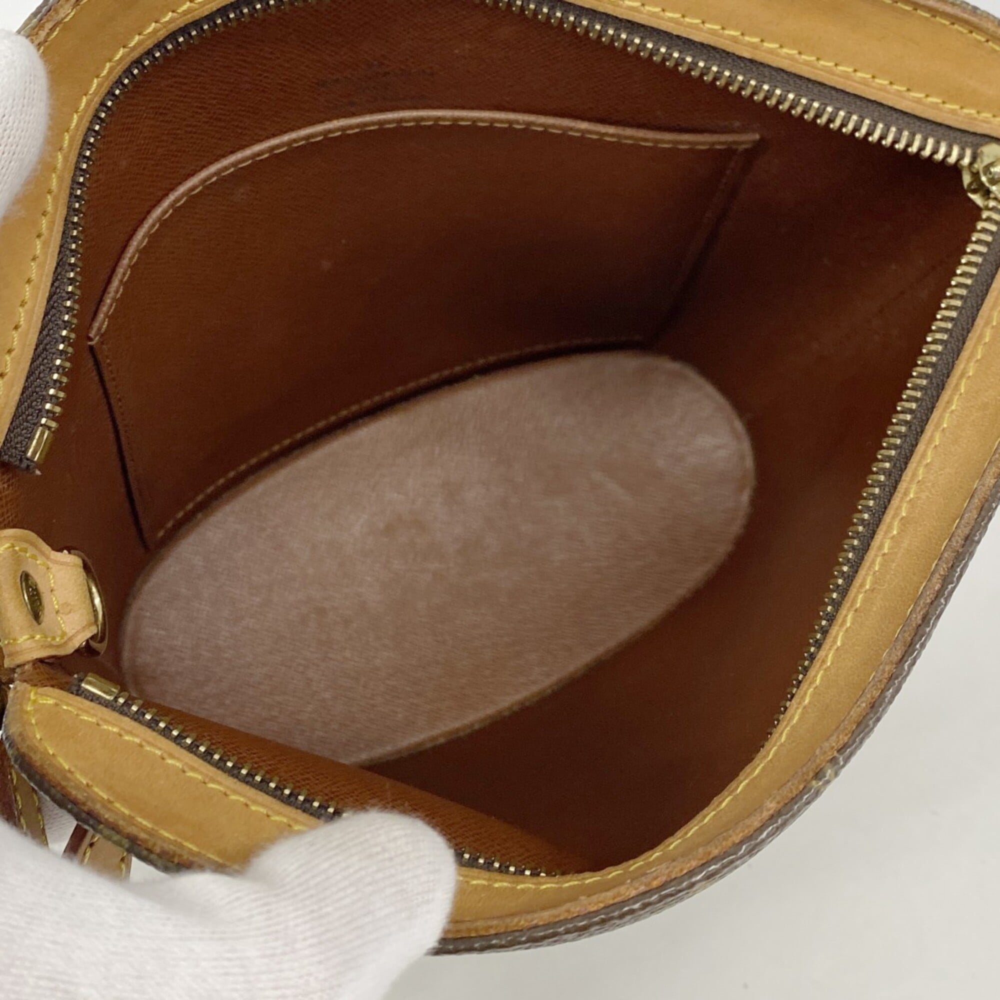 Louis Vuitton Brown Shoulder Bag (Pre-Owned)