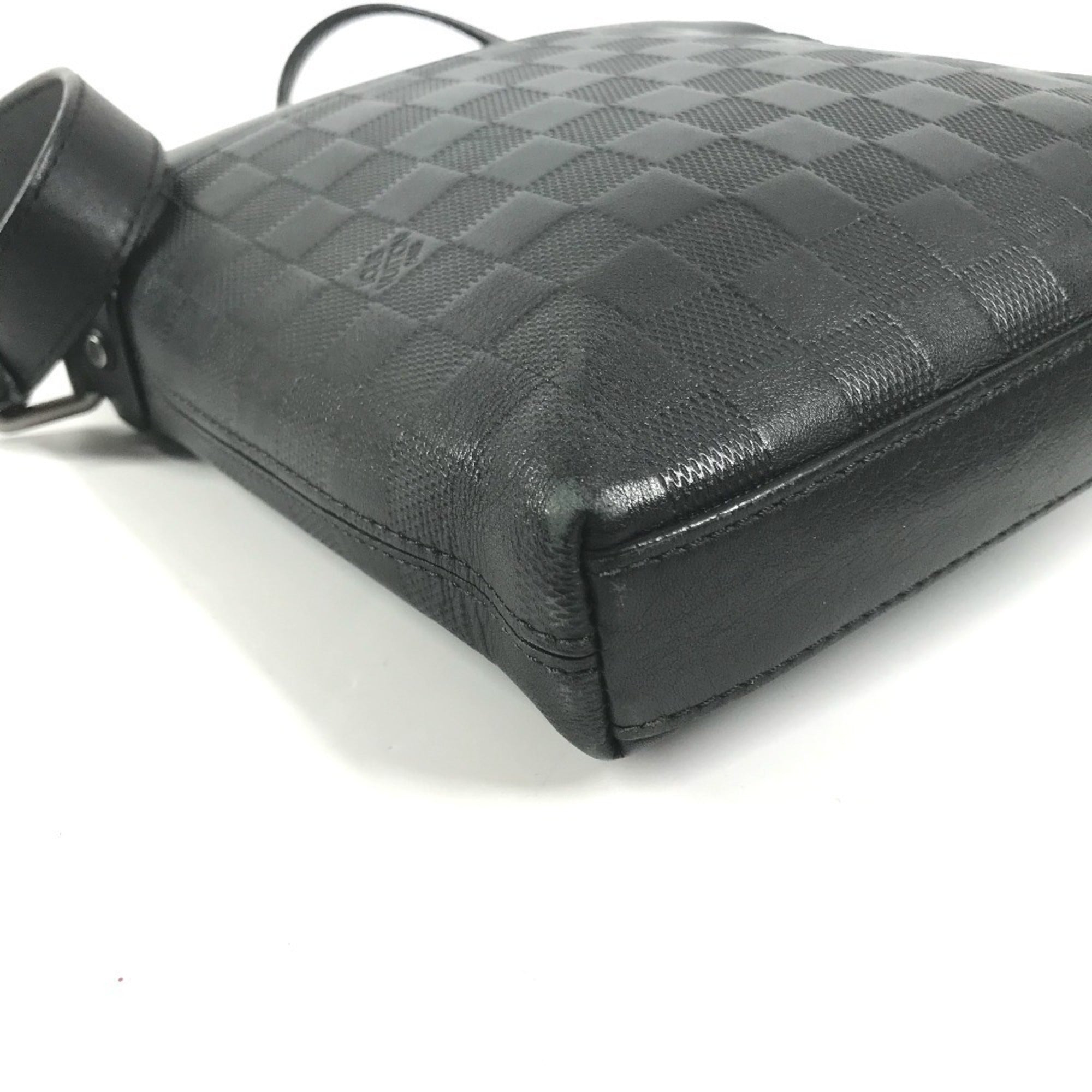 Louis Vuitton Black Damier Infini Pochette Shoulder Bag (Pre-Owned)