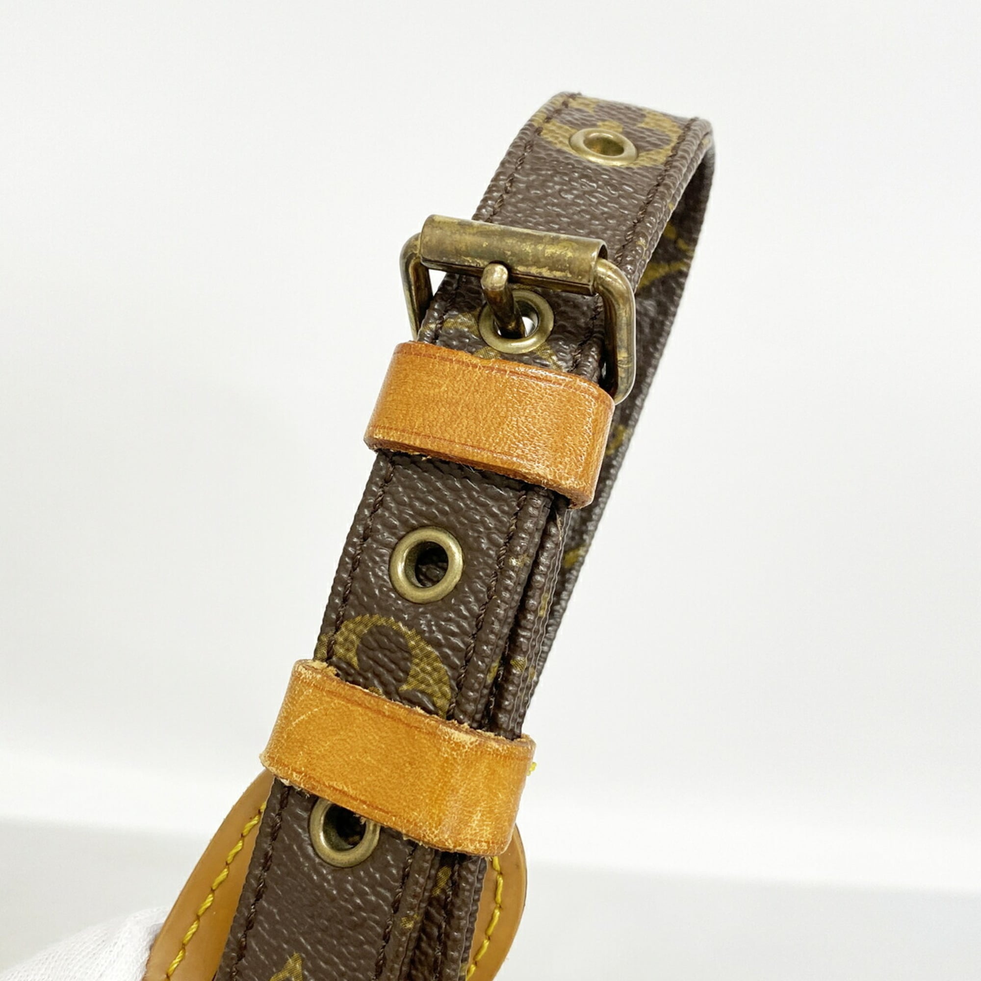 Louis Vuitton Brown Shoulder Bag (Pre-Owned)
