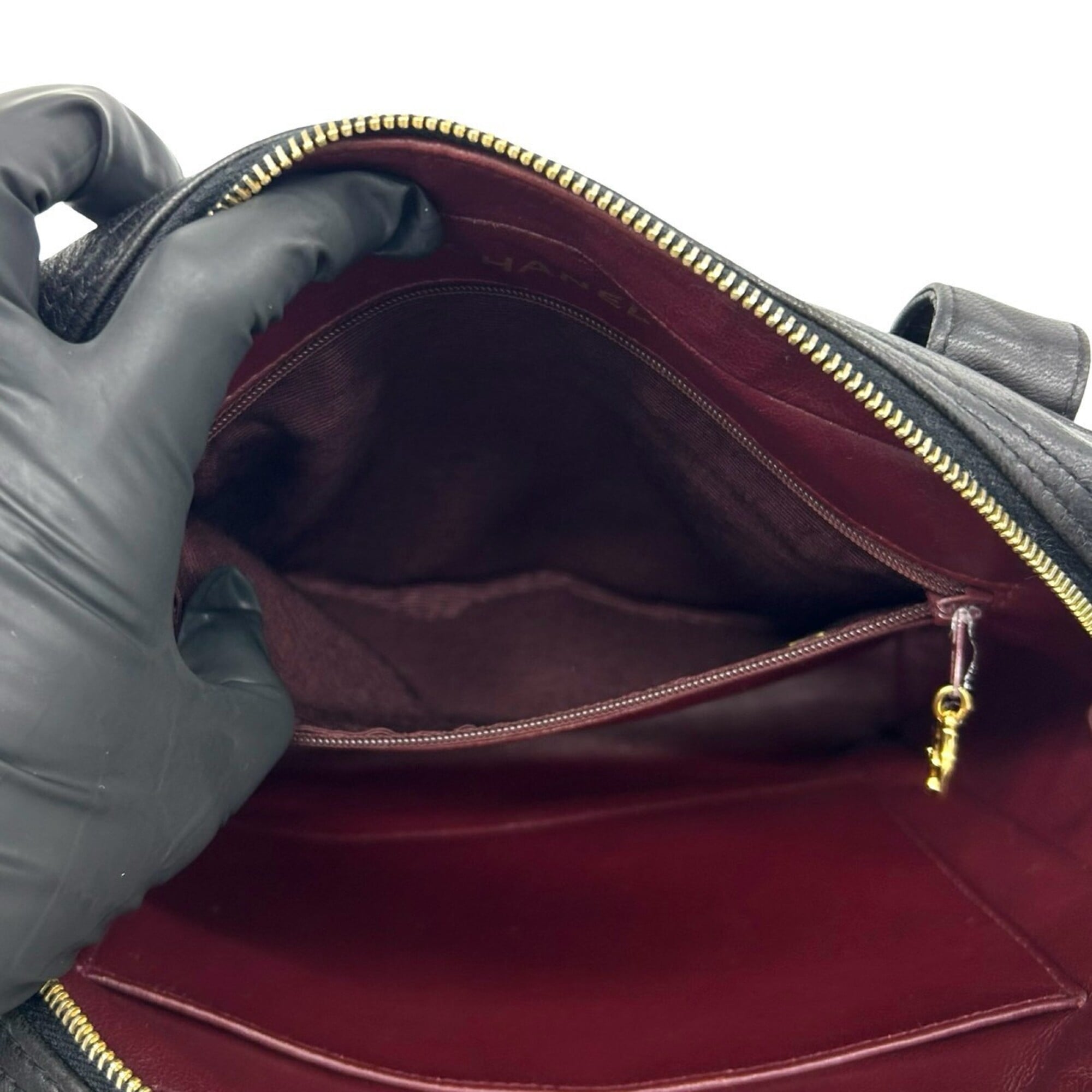 Chanel Black Leather Handbag (Pre-Owned)