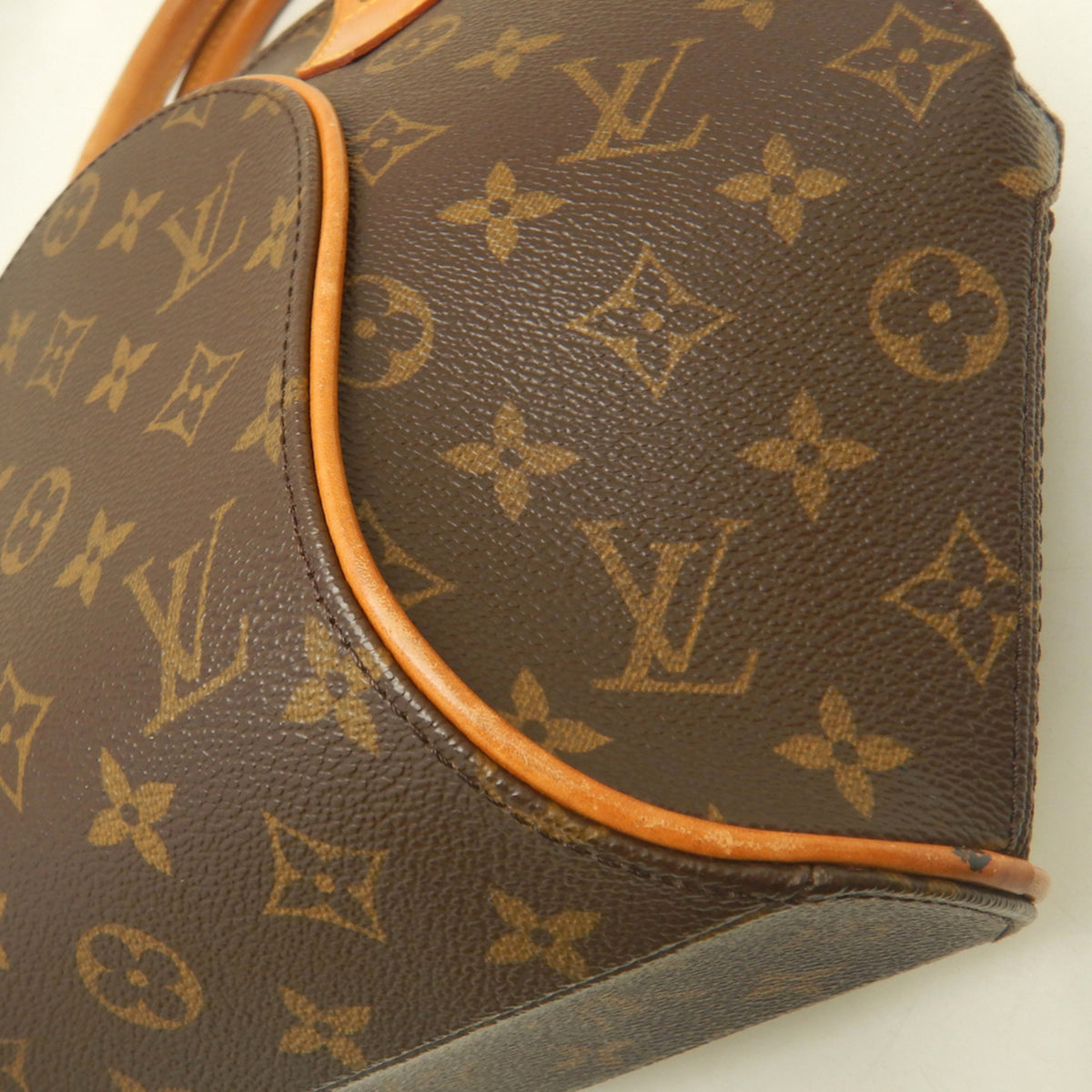 Louis Vuitton Brown Monogram Monogram Canvas Handbag (Pre-Owned)