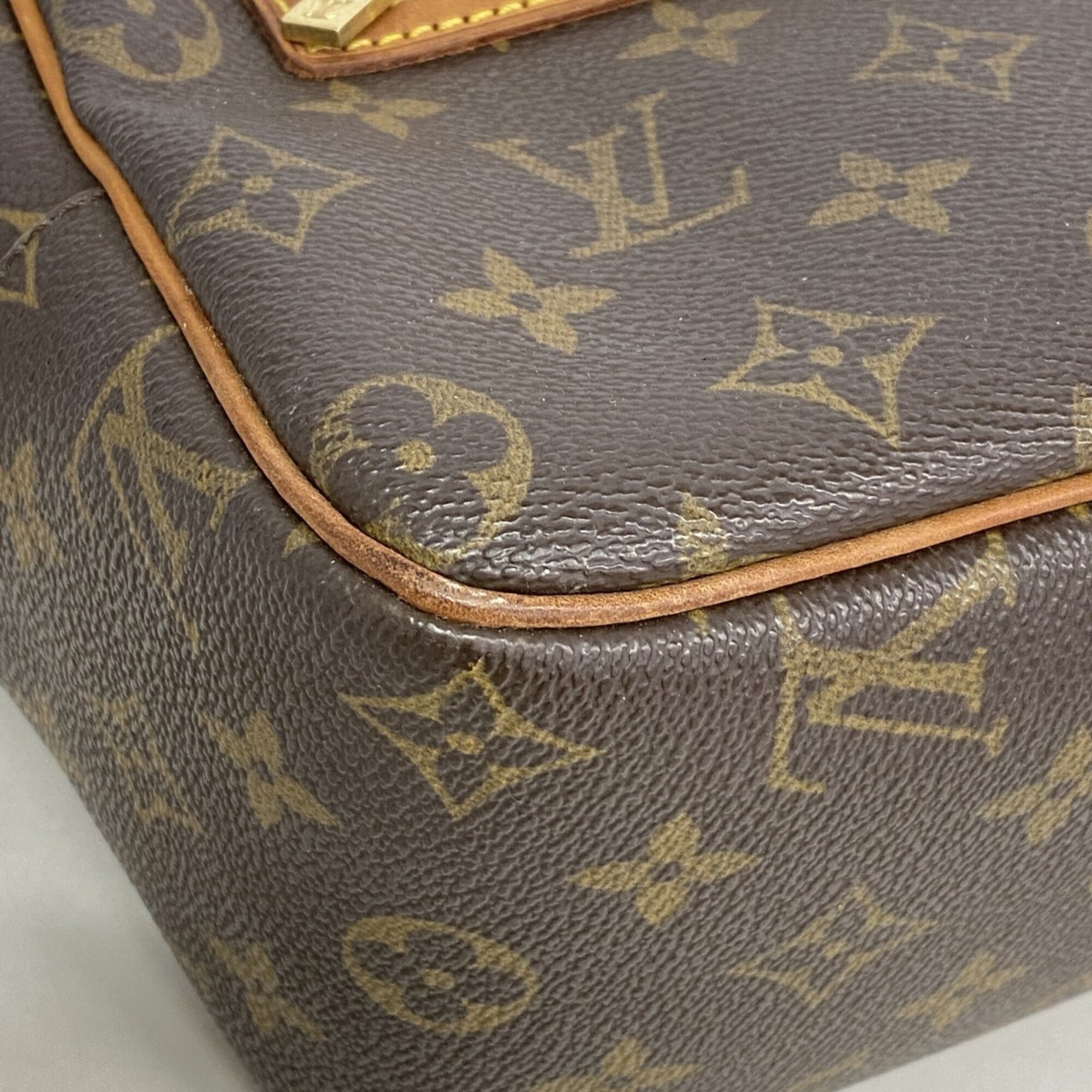 Louis Vuitton Brown Shoulder Bag (Pre-Owned)
