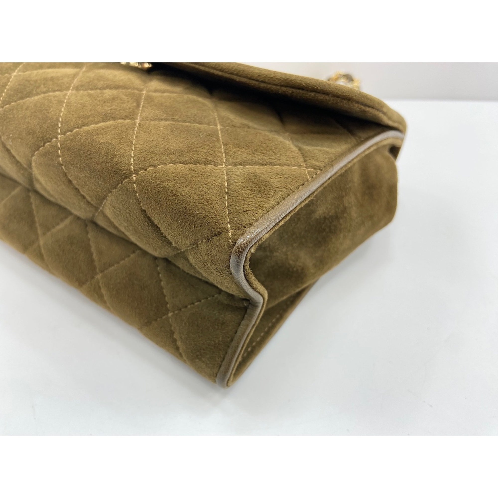 Chanel Green Shoulder Bag (Pre-Owned)