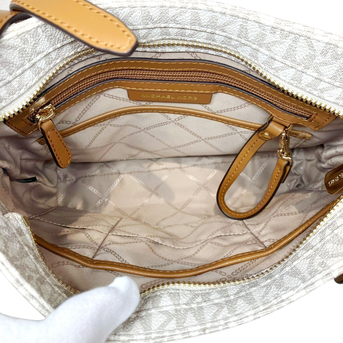 Michael Kors White Leather Shoulder Bag (Pre-Owned)