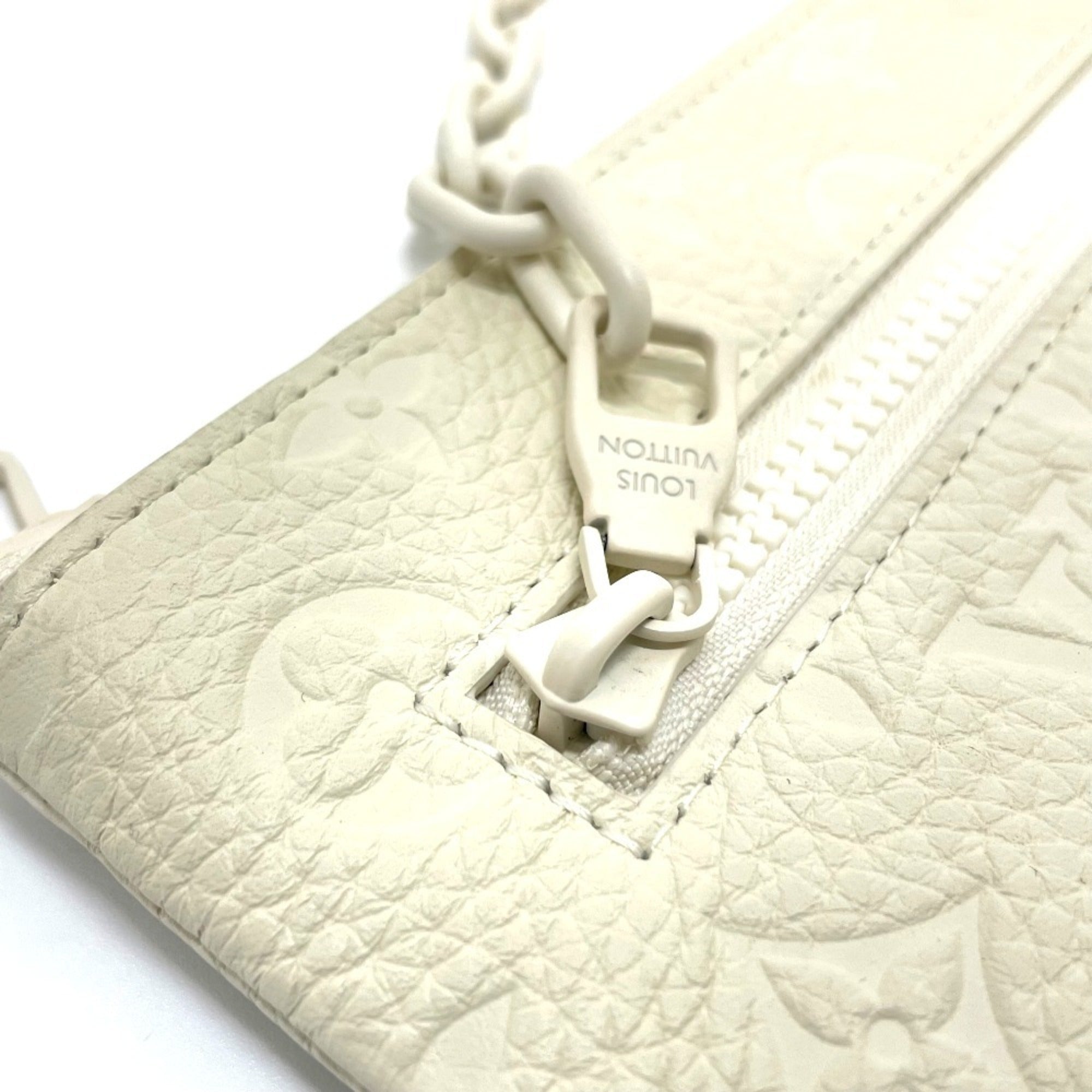 Louis Vuitton Blanc White Leather Clutch Bag Pochette (Pre-Owned)