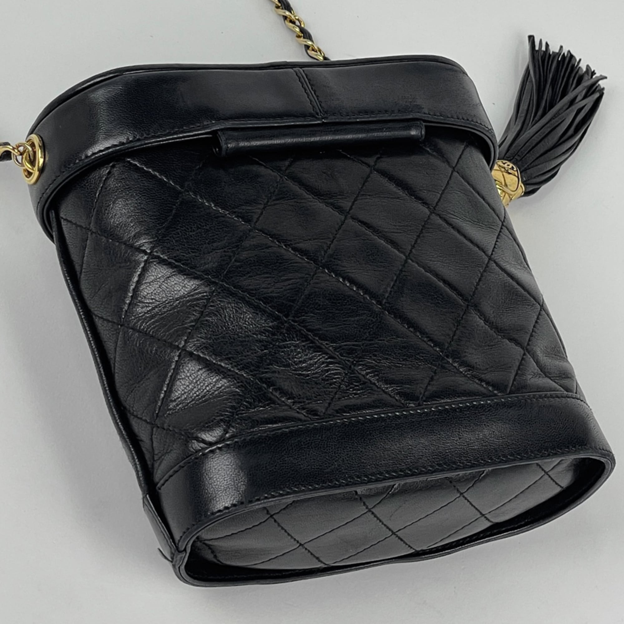 Chanel Black Leather Shoulder Bag (Pre-Owned)