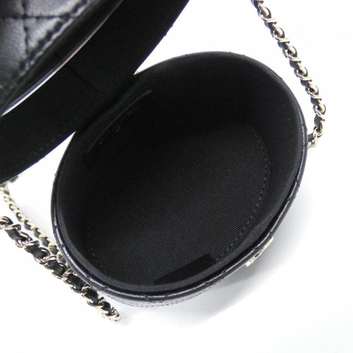 Chanel Black Leather Shoulder Bag (Pre-Owned)