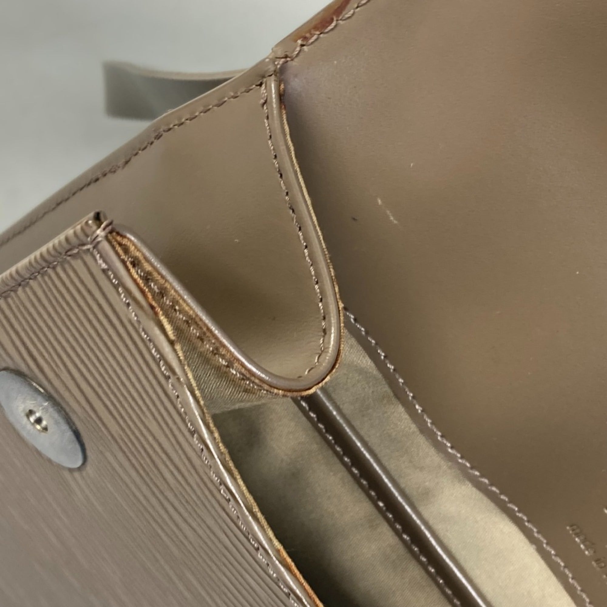 Louis Vuitton Epi Brown Epi Leather Pochette Shoulder Bag (Pre-Owned)