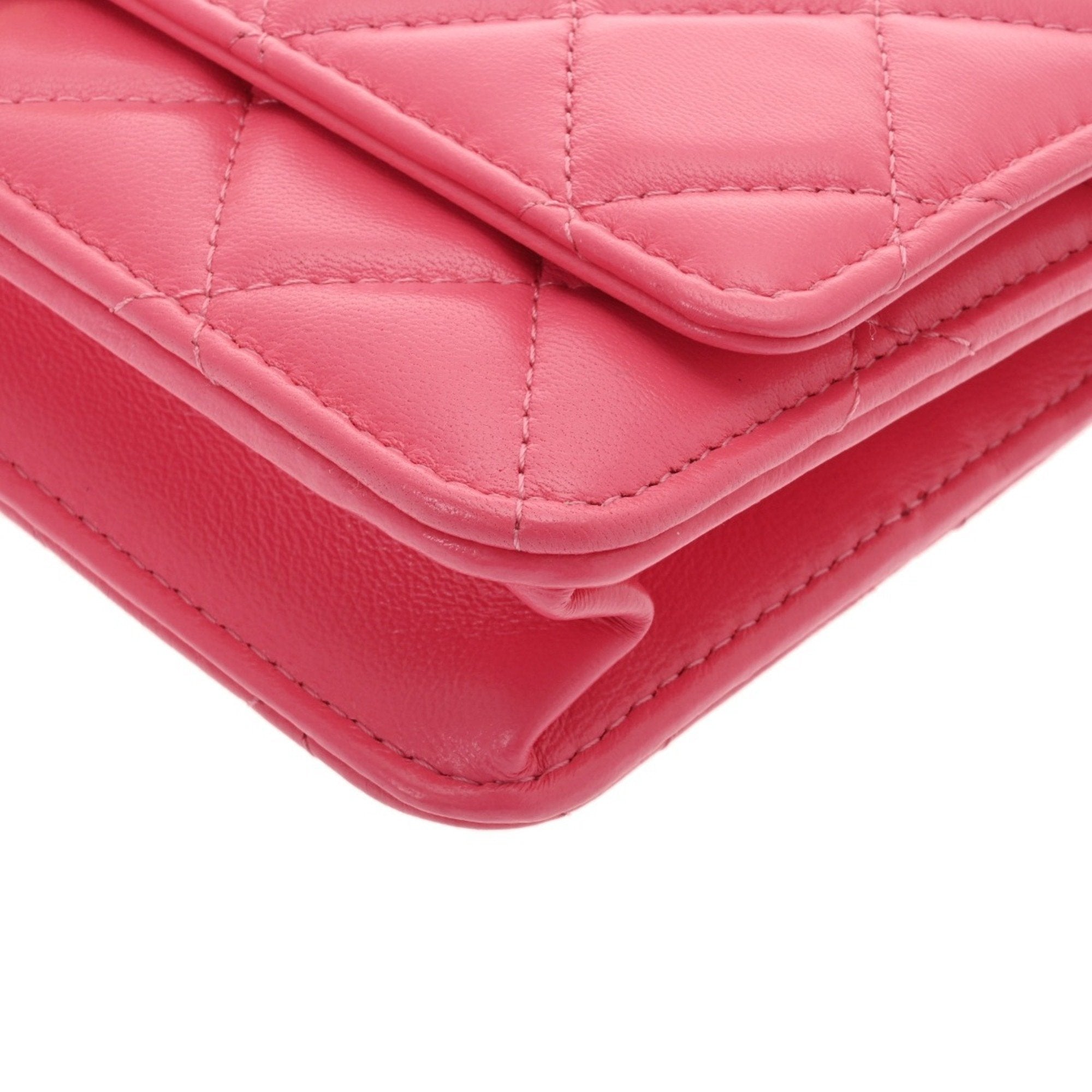 Chanel Pink Leather Shoulder Bag (Pre-Owned)